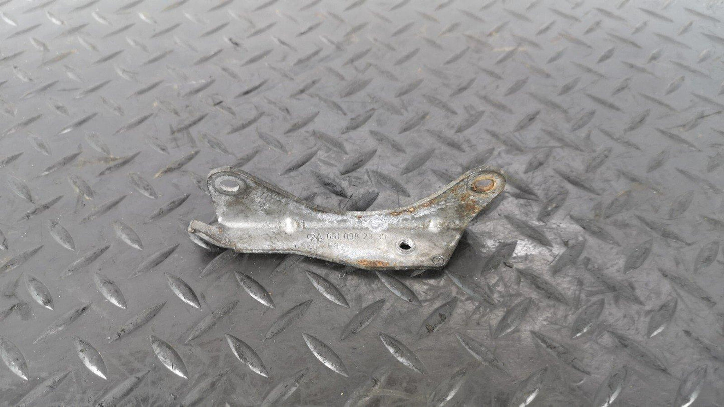 12-18 MERCEDES A B CLA-CLASS 1.8/2.1 CDI INTAKE MANIFOLD BRACKET A6510982339