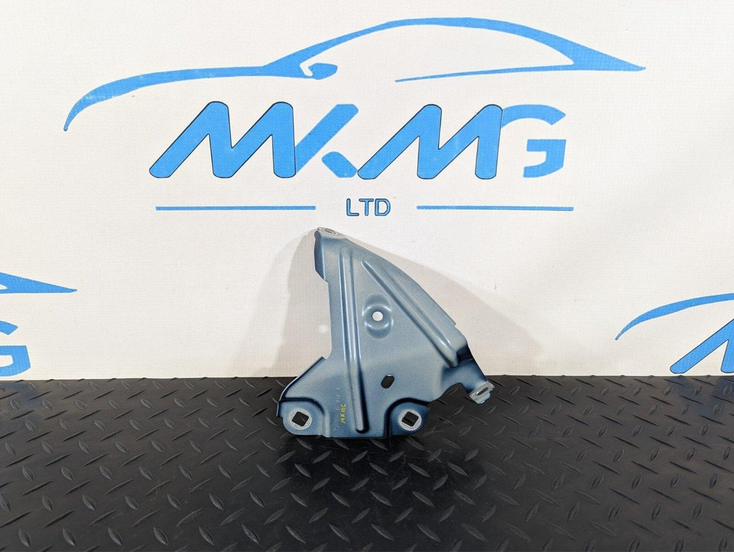16-22 BMW X1 F48 GENUINE FRONT PASSENGER SIDE FENDER MOUNTING BRACKET 7351515