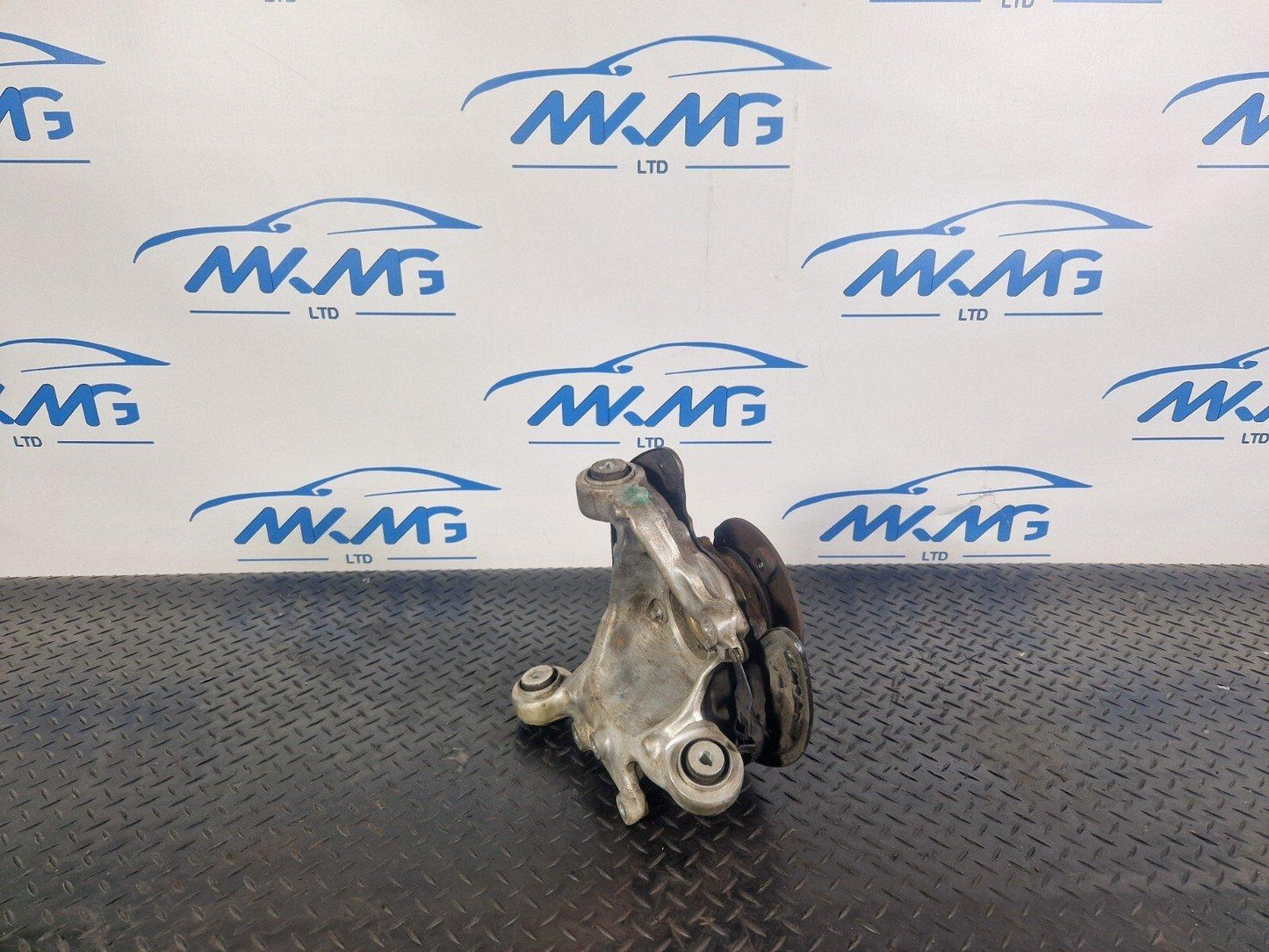 18-ON MERCEDES A B CLA W177 W247 C118 N/S/R WHEEL HUB & BEARING 2473570300