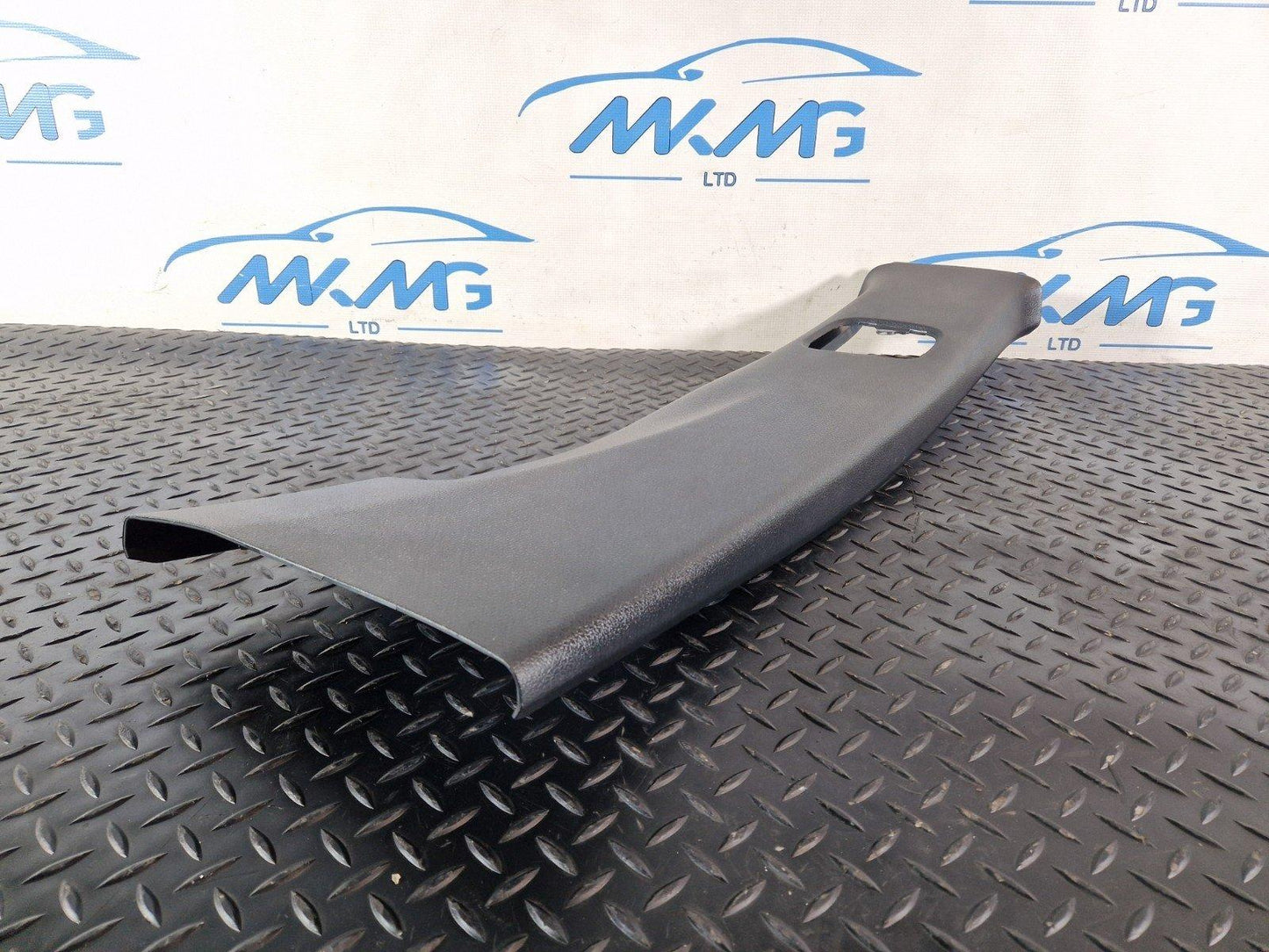 19-ON MERCEDES BENZ B CLASS W247 OEM RIGHT O/S B PILLAR TRIM A2476900400