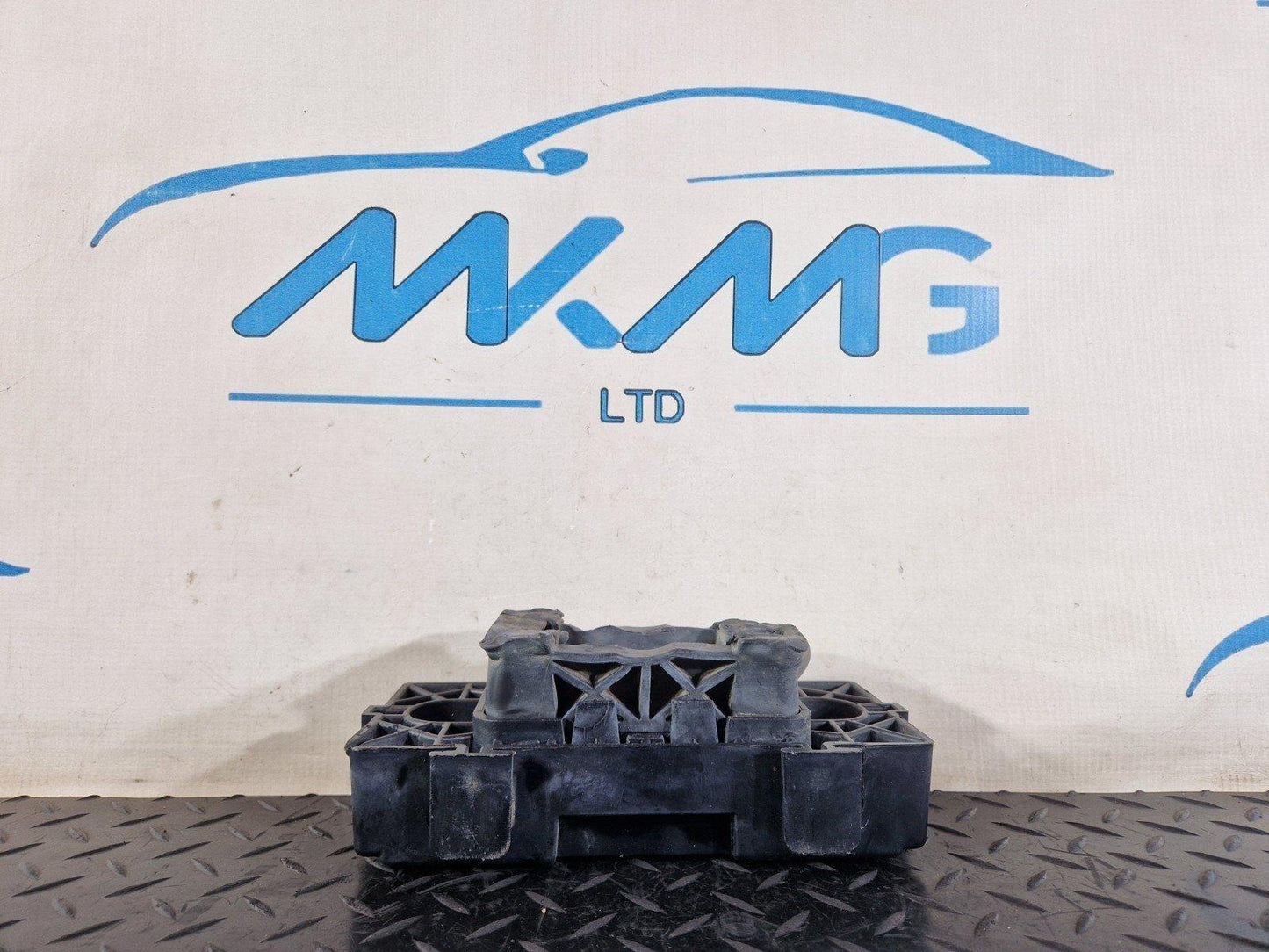 16-19 MERCEDES BENZ GLE W166 JACK SUPPORT MOUNT REAR FITS L/R A1666900334