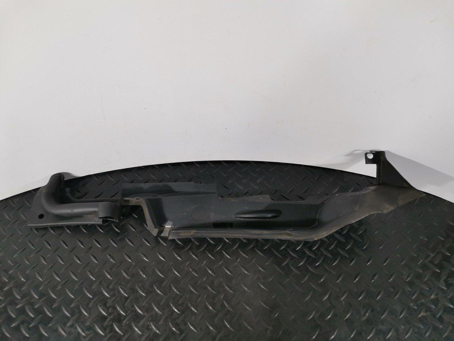16-19 AUDI A4 B9 SALOON GENUINE RIGHT DRIVER SIDE WING PANEL  SEAL 8W0821170