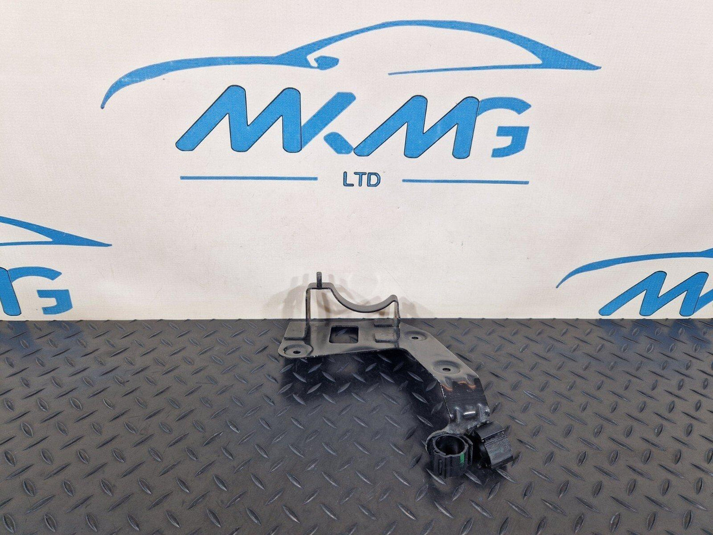 16-19 AUDI A4 B9 GENUINE OEM COOLANT PUMP BRACKET 8W0145896C