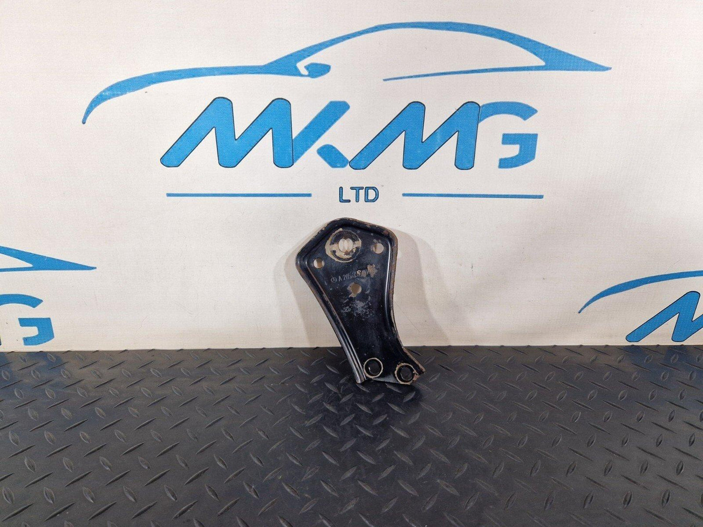 14-21 MERCEDES BENZ C300h W205 REAR SUBFRAME RIGHT SIDE STOP PLATE A2053520800
