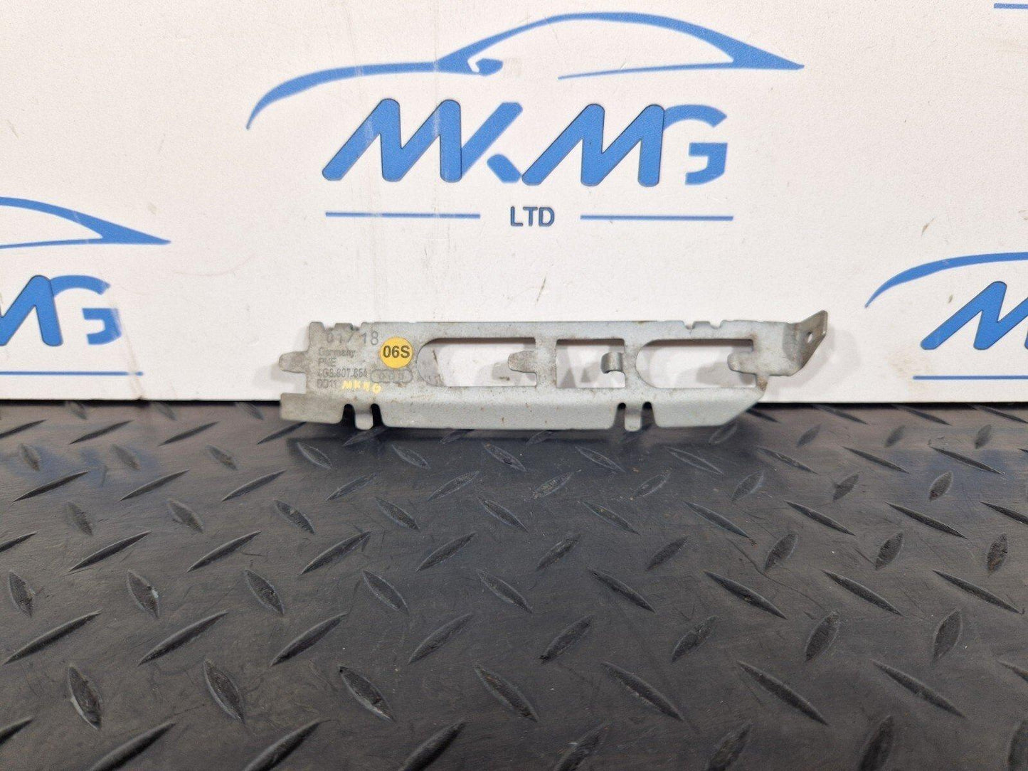 16-19 AUDI A4 B9 GENUINE OEM REAR RIGHT O/S BUMPER MOUNT BRACKET 4G8807864