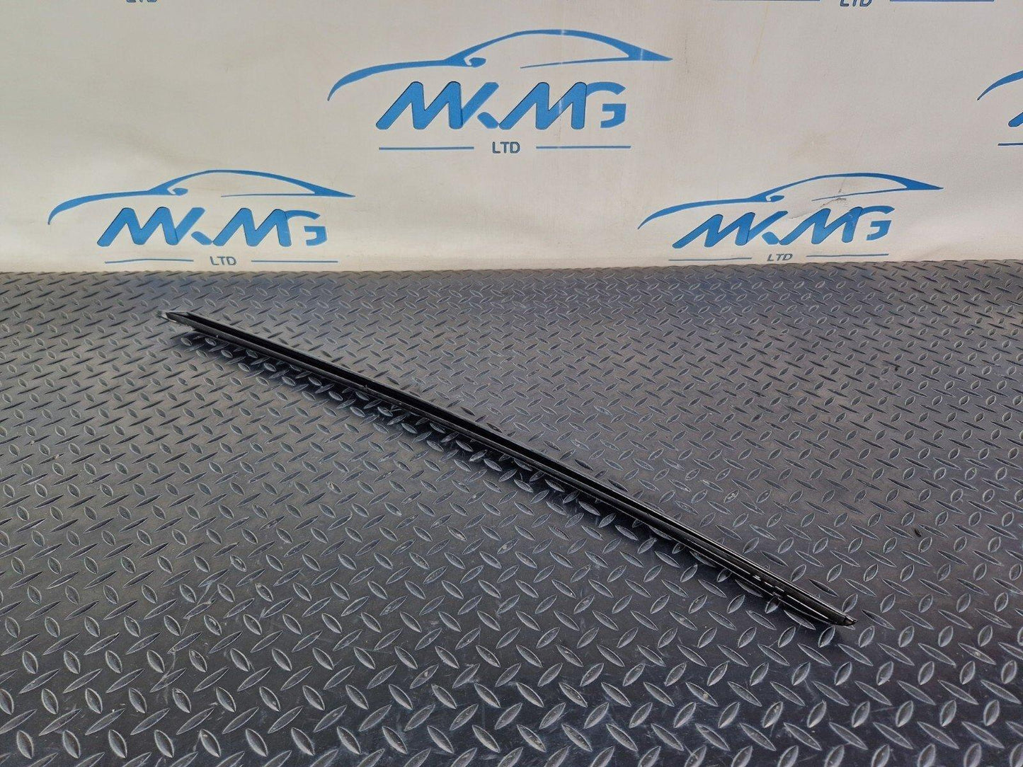 16-19 AUDI A4 B9 FRONT WINDSCREEN O/S WEATHERSTRIP MOULDING STRIP 8W0854328C