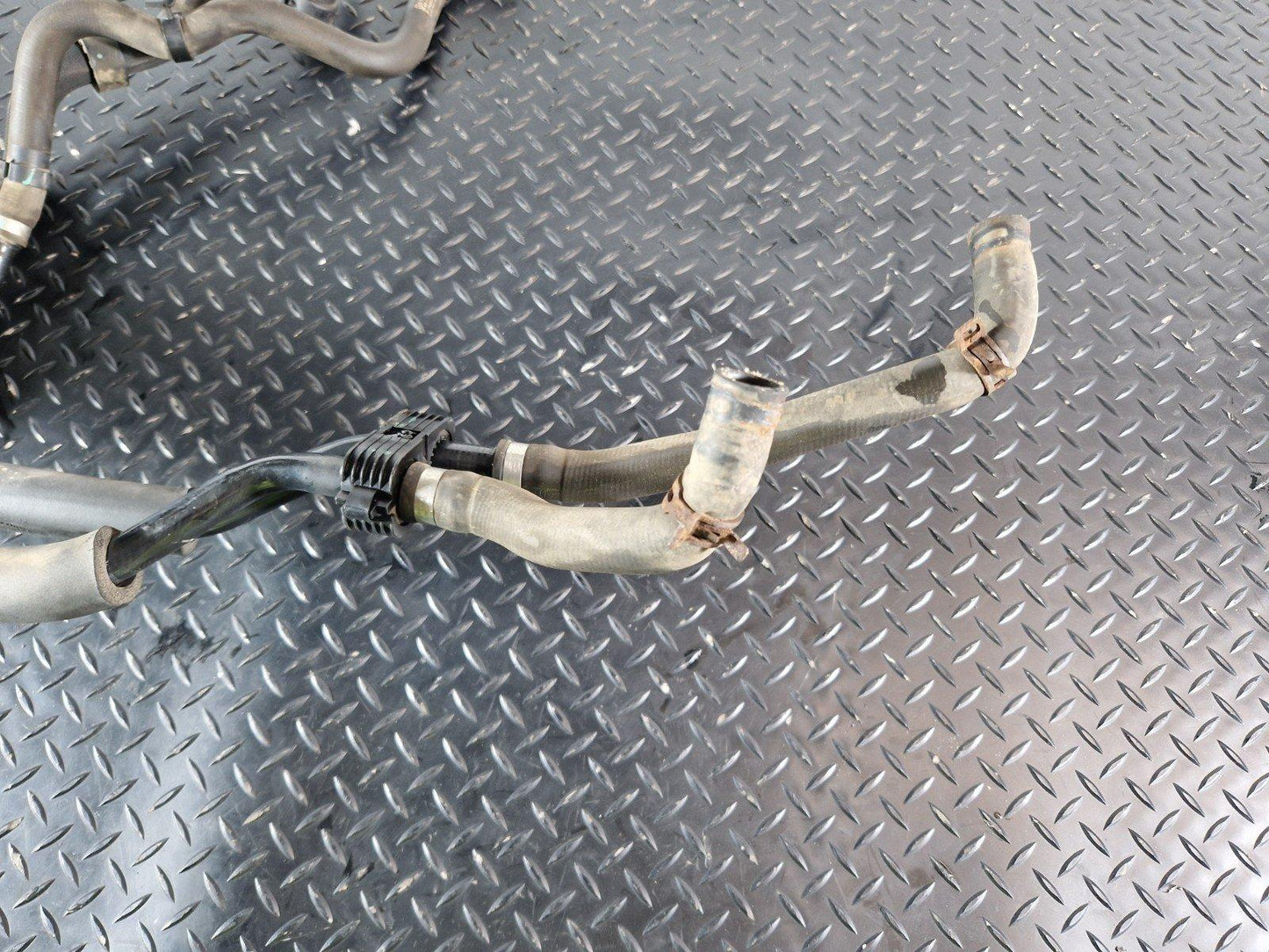 16-19 MERCEDES BENZ GLE W166 BATTERY COOLANT HOSE A1665001077
