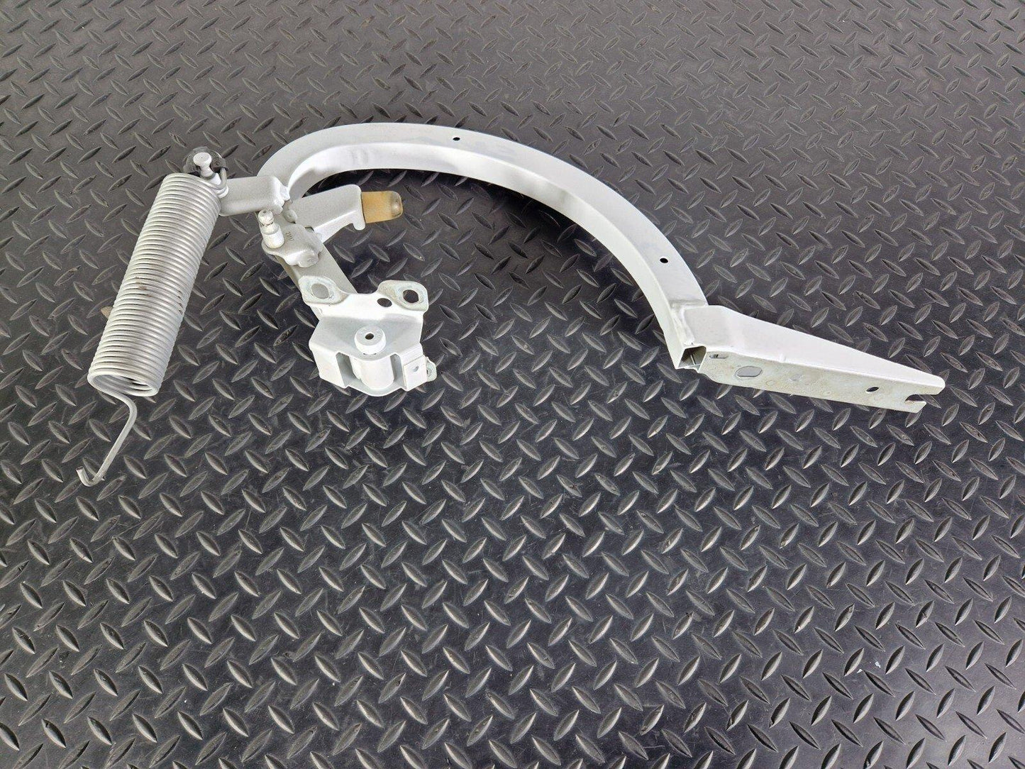 16-19 AUDI A4 B9 S-LINE TRUNK HINGE REAR RIGHT BOOT TAILGATE 8W5827306A