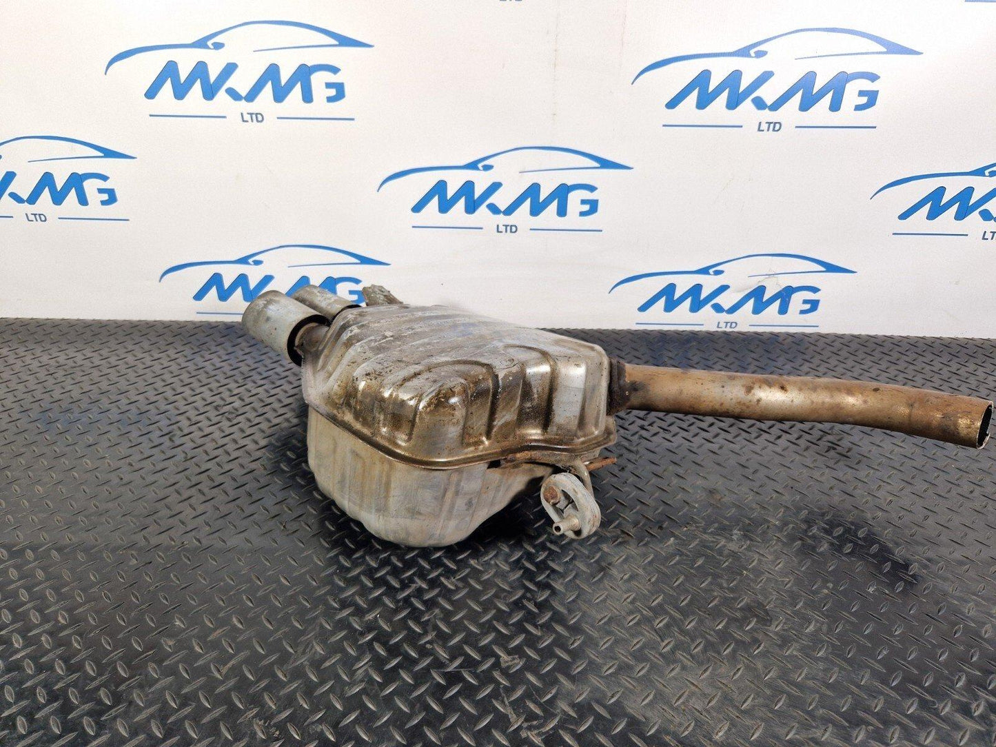 16-19 AUDI A4 B9 REAR EXHAUST BOX 8W0253611D