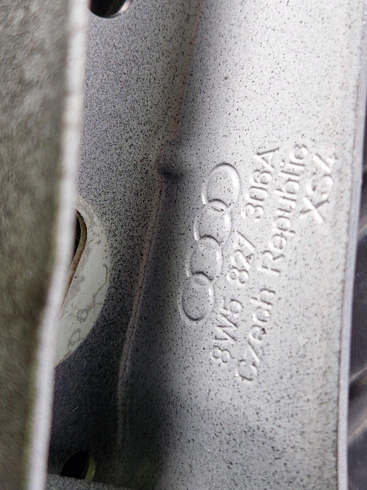 16-19 AUDI A4 B9 GENUINE PASSENGER REAR RIGHT BOOTLID HINGE IN GREY 8W5827306A