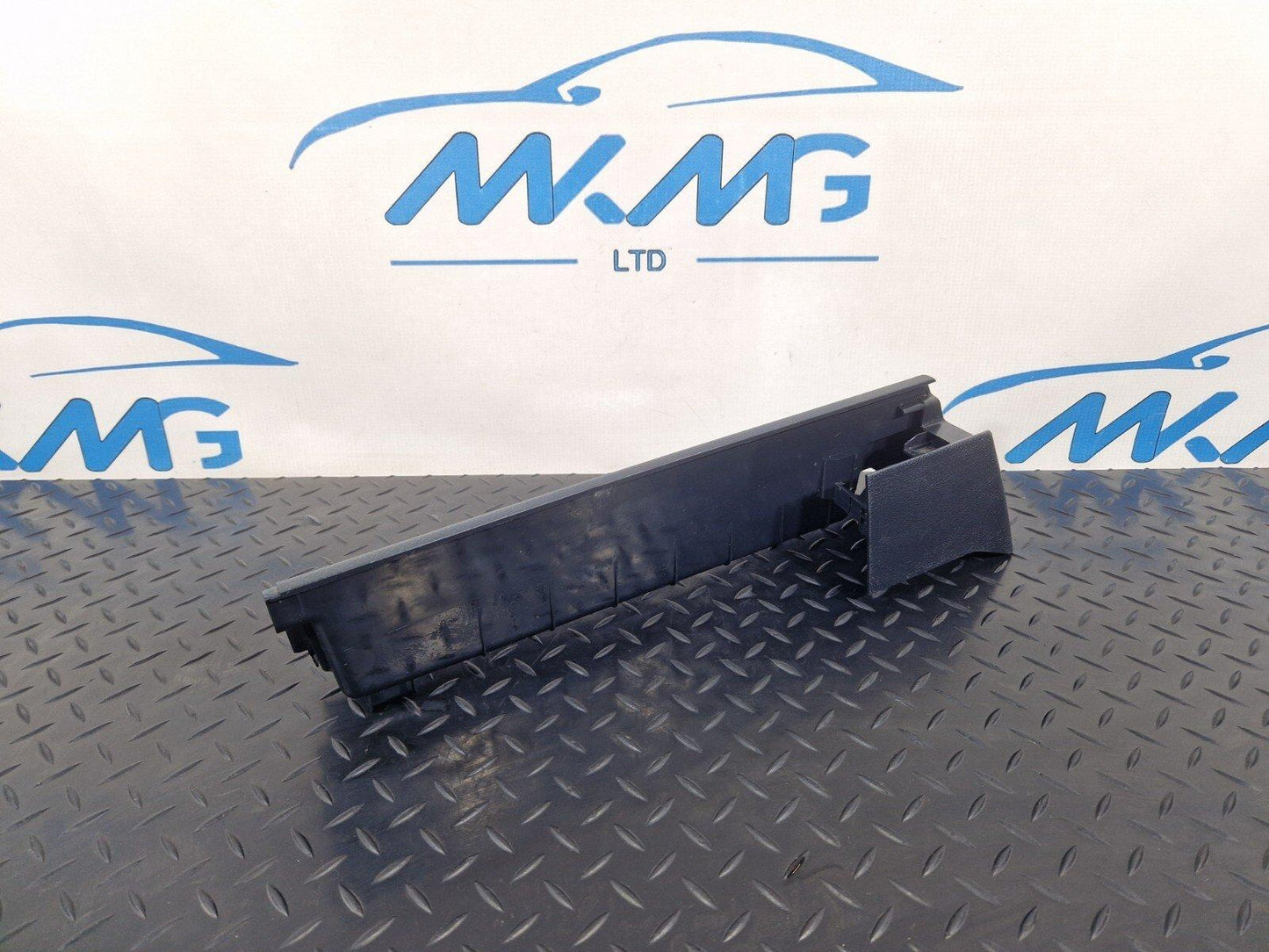 19-ON MERCEDES B CLASS W247 FRONT SEAT GUIDE RAIL COVER A2479190100