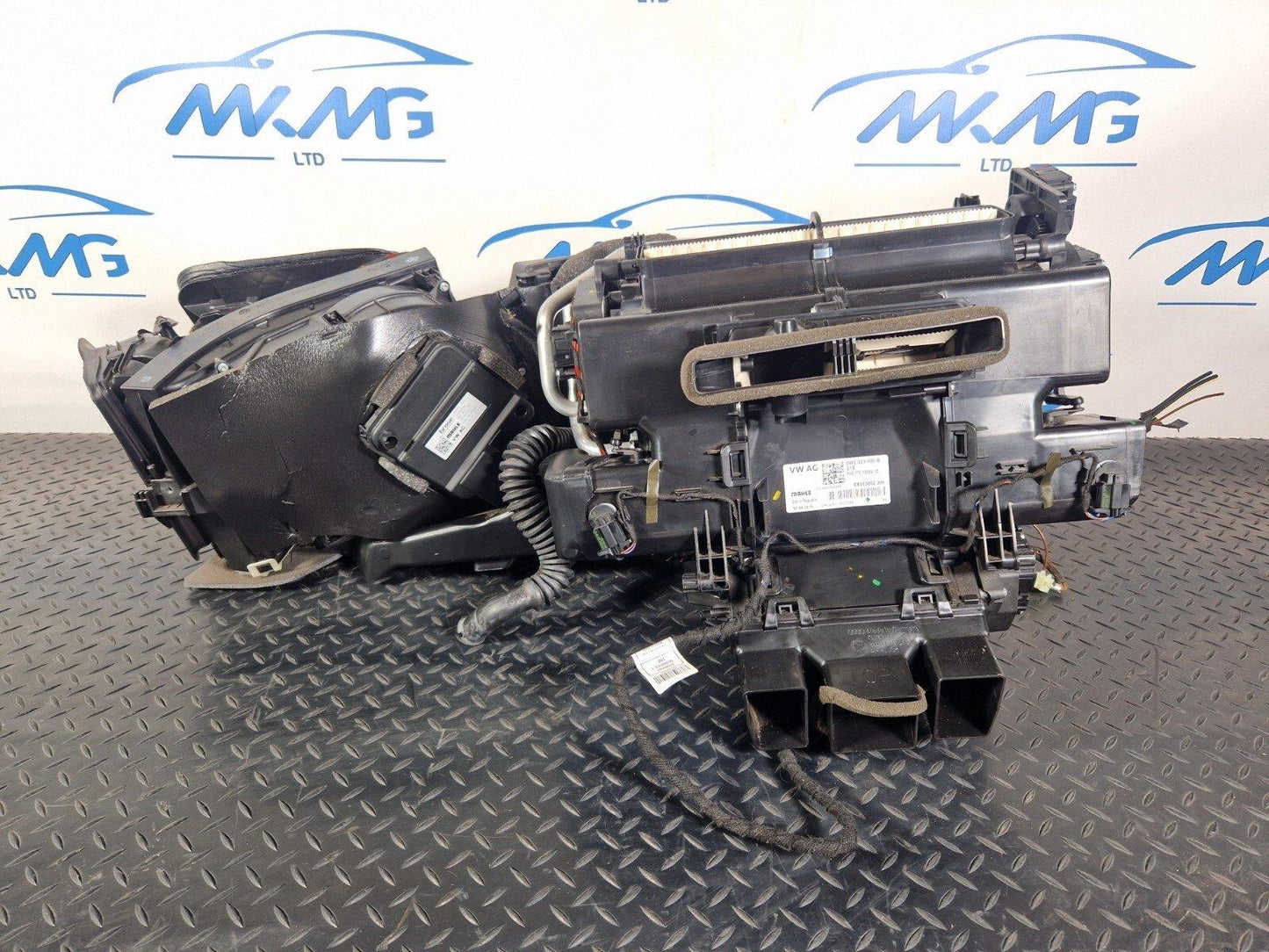 16-19 AUDI A4 B9 GENUINE FRONT DASH HEATER MATRIX 8W2820005B