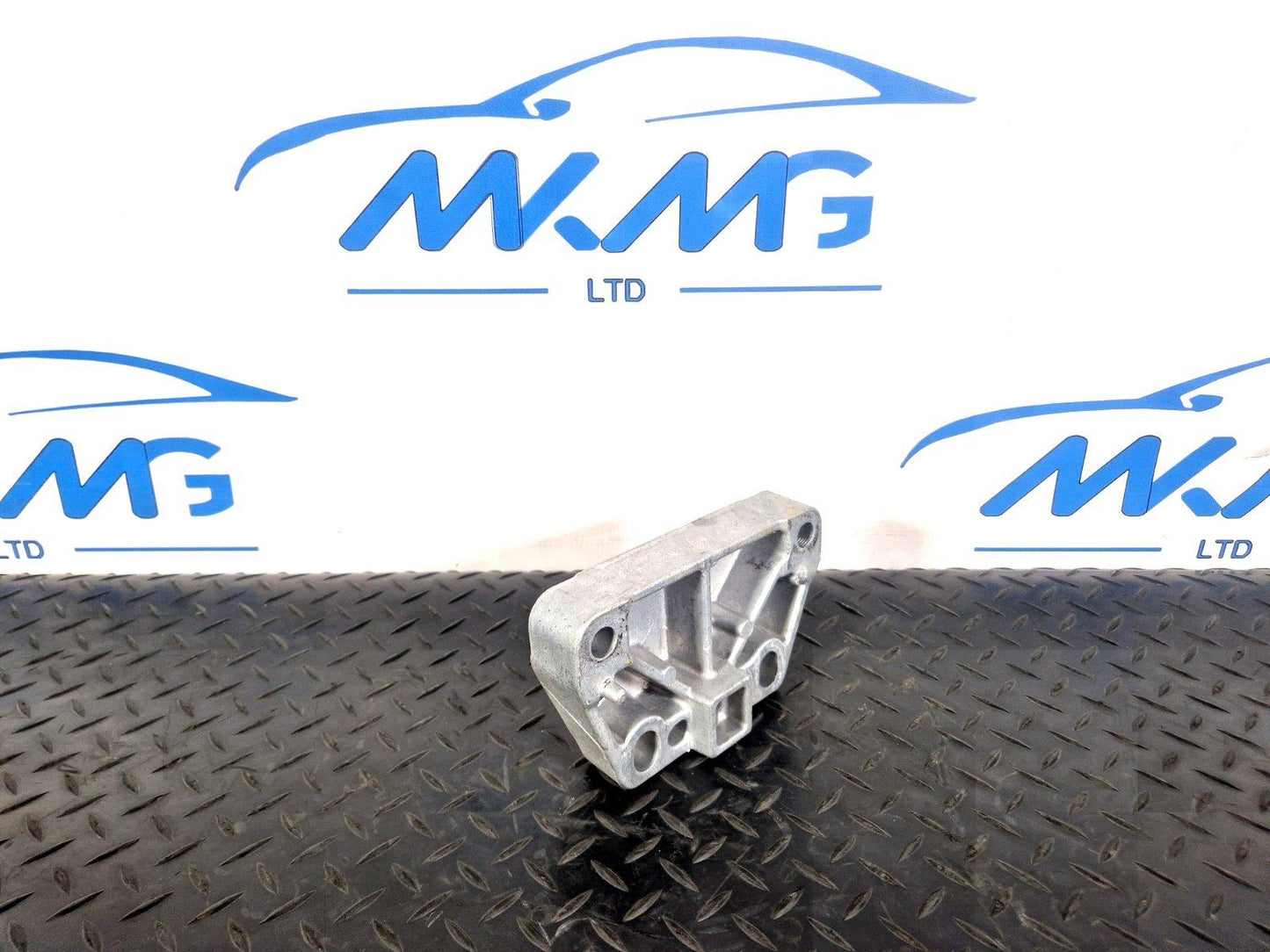 17-20 VW E-GOLF MK7.5 GENUINE FRONT RIGHT O/S/F ENGINE MOUNT BRACKET 5QE199588B