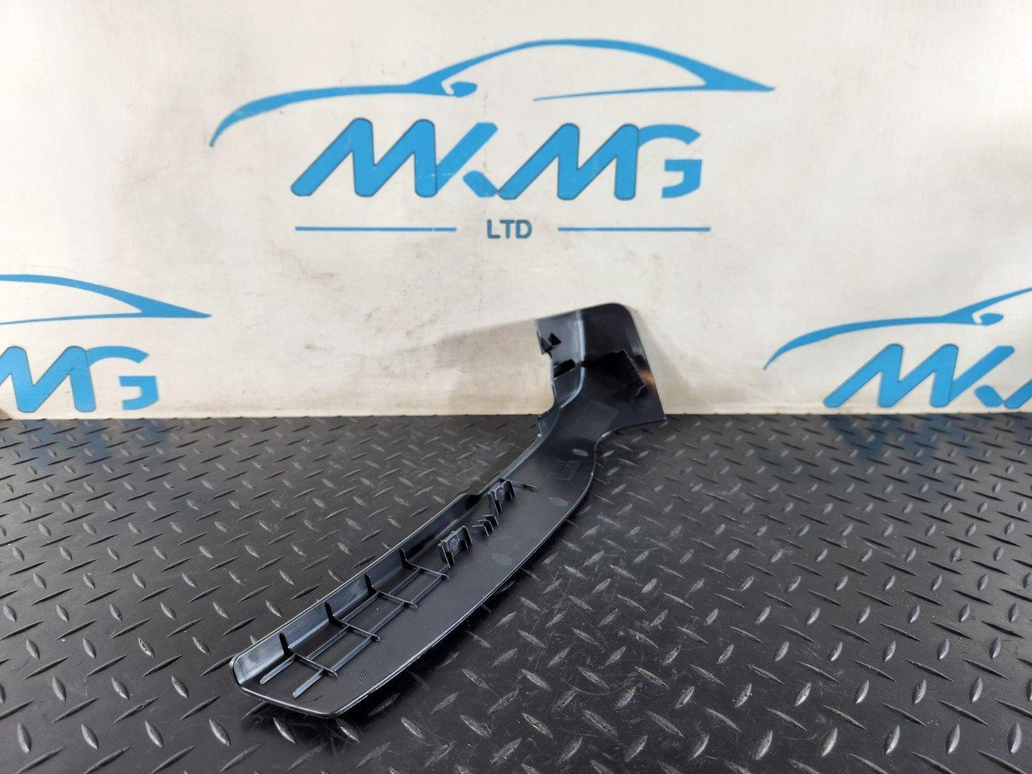19-ON MERCEDES BENZ B CLASS W247 REAR LEFT SEAT GUIDE COVER TRIM A2479290100