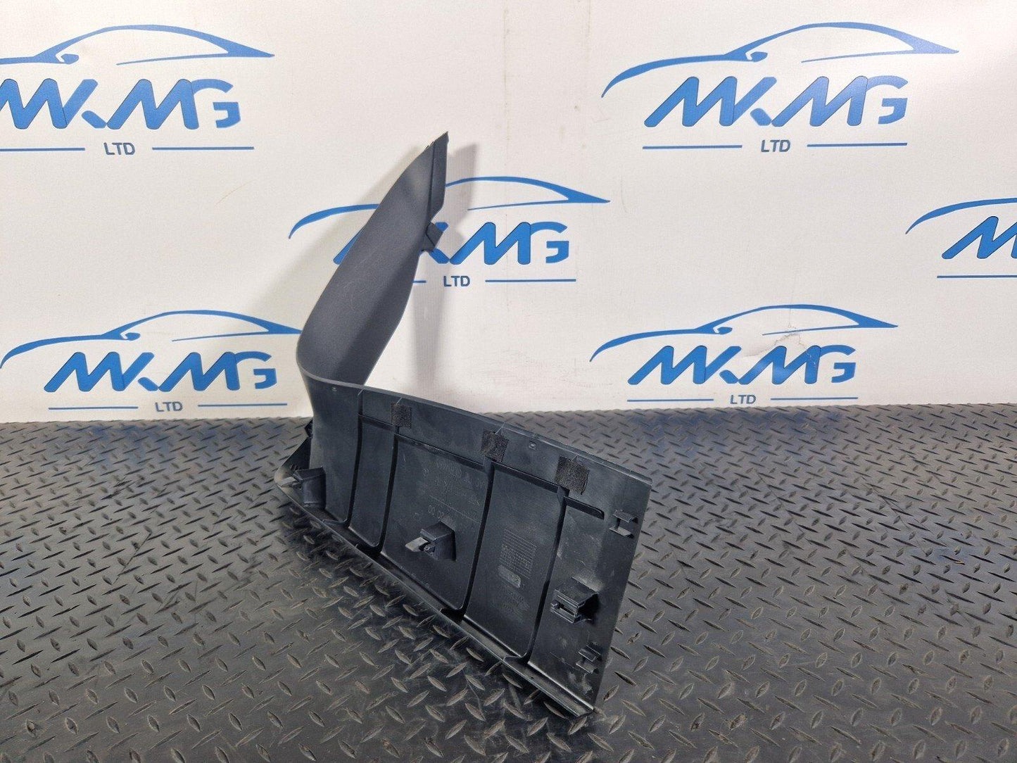 14-20 MERCEDES BENZ GLA X156 TAILGATE COVER TRIM RIGHT  A1567400271 A1567402000
