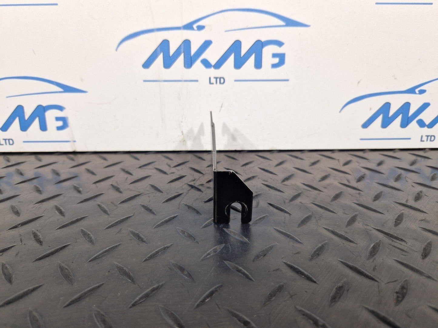 14-23 MERCEDES BENZ VITO W447 AUXILIARY BATTERY BRACKET MOUNT PLATE A4475450086