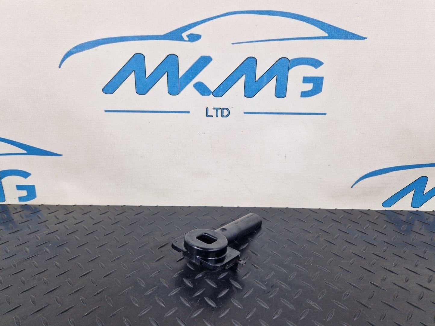 12-18 AUDI A6 C7 GENUINE COOLANT REGULATOR SUPPORT 4G0805201
