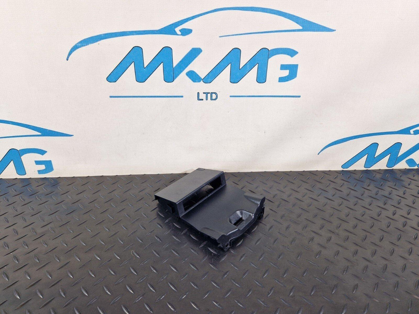 13-19 MERCEDES BENZ CLA C117 AMG GENUINE CENTRE CONSOLE TRIM COVER A2468230000