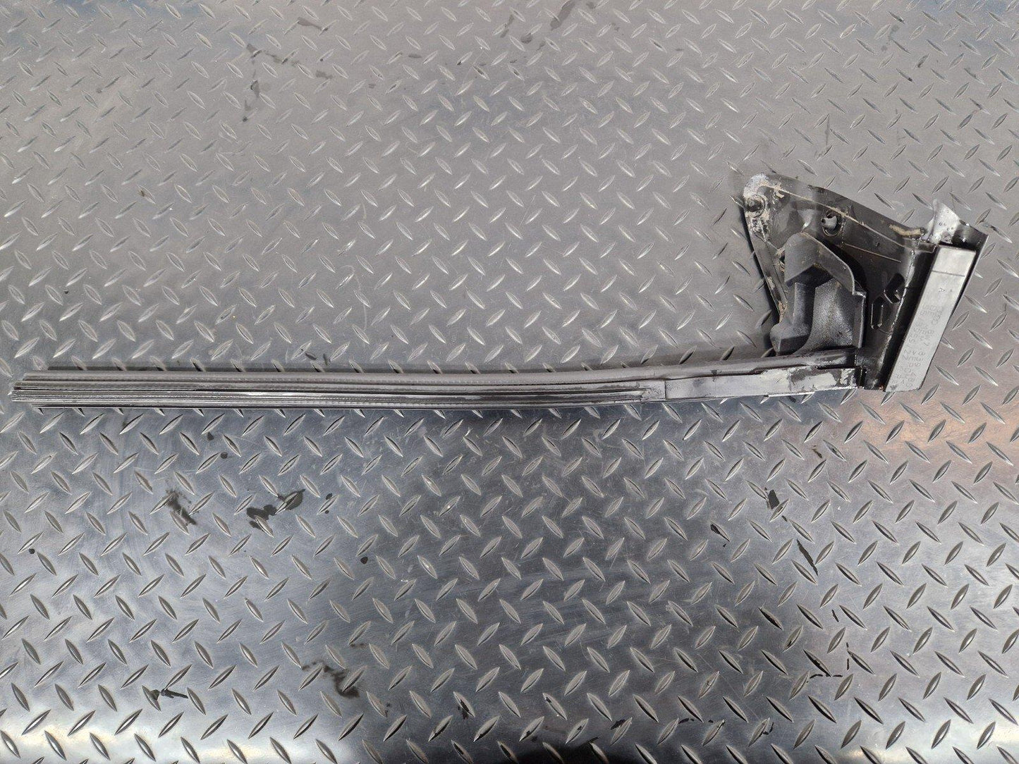 16-24 AUDI A5 F5 CABRIOLET RUBBER SEAL RIGHT DOOR WINDOW/GLASS 8W7839480