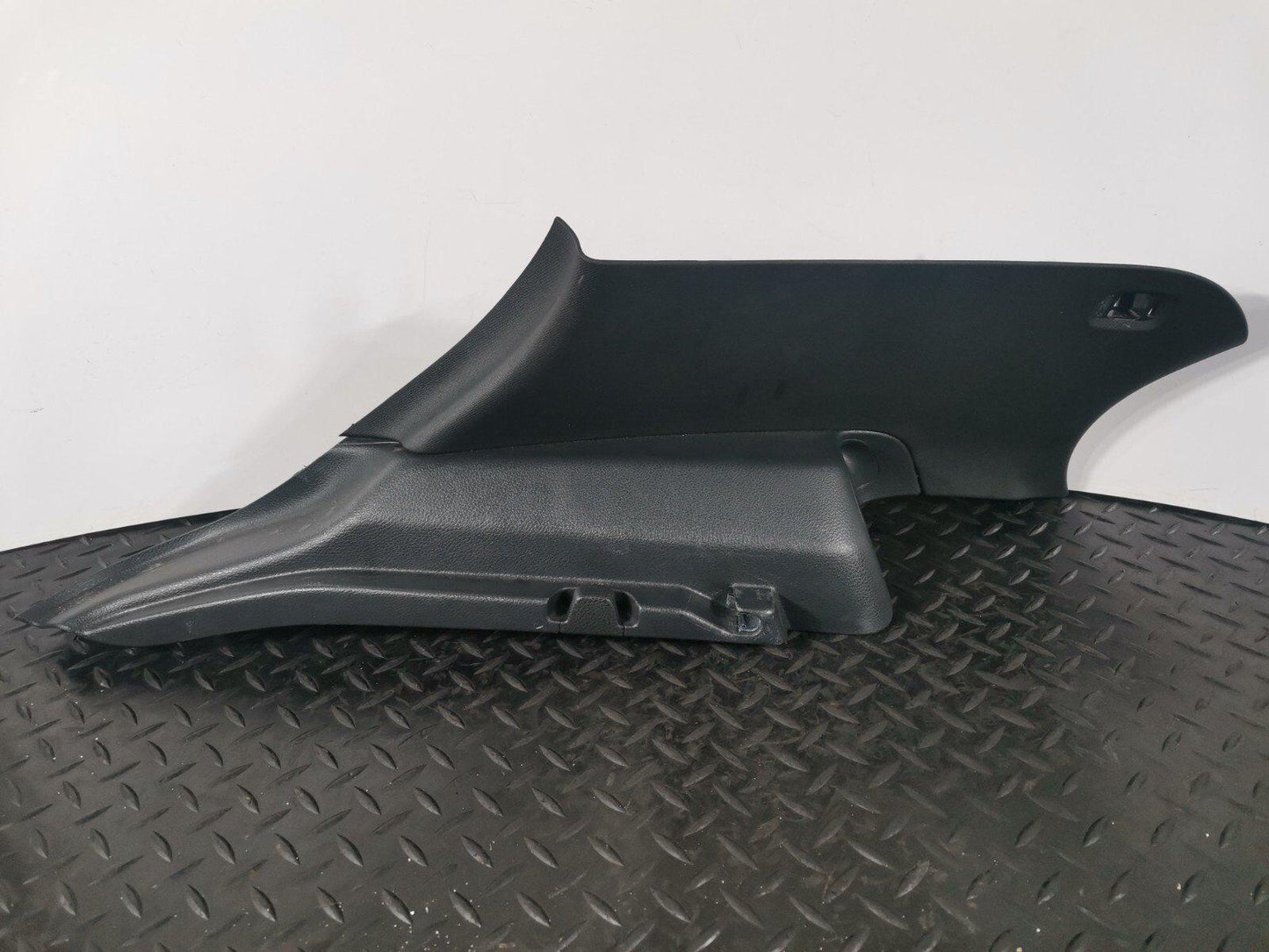 12-18 MERCEDES A-CLASS W176 GENUINE C PILLAR TRIM PANEL REAR N/S A1766900425