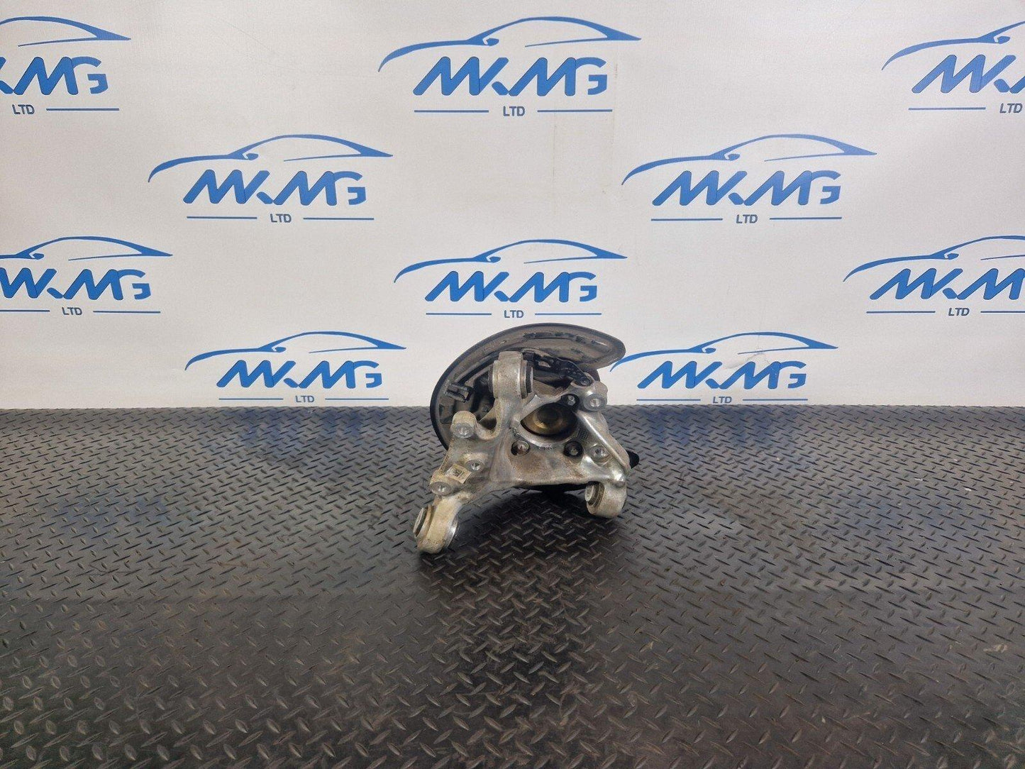 18- ON MERCEDES A B CLA W177 W247 C118 O/S/R  WHEEL HUB & BEARING 2473570400
