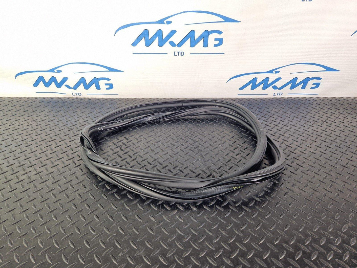 12-18 AUDI A6 C7 GENUINE AVANT REAR DOOR RUBBER SEAL FITS LEFT & RIGHT 4G9833721