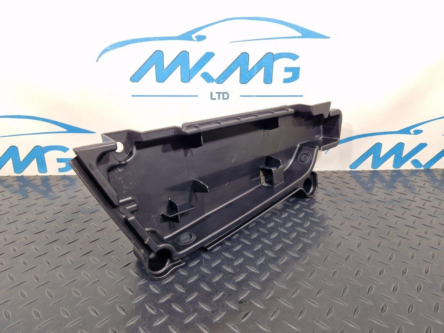 14-21 MERCEDES BENZ C200d W205 WARNING TRIANGLE TRAY HOLDER BRACKET A2056803903