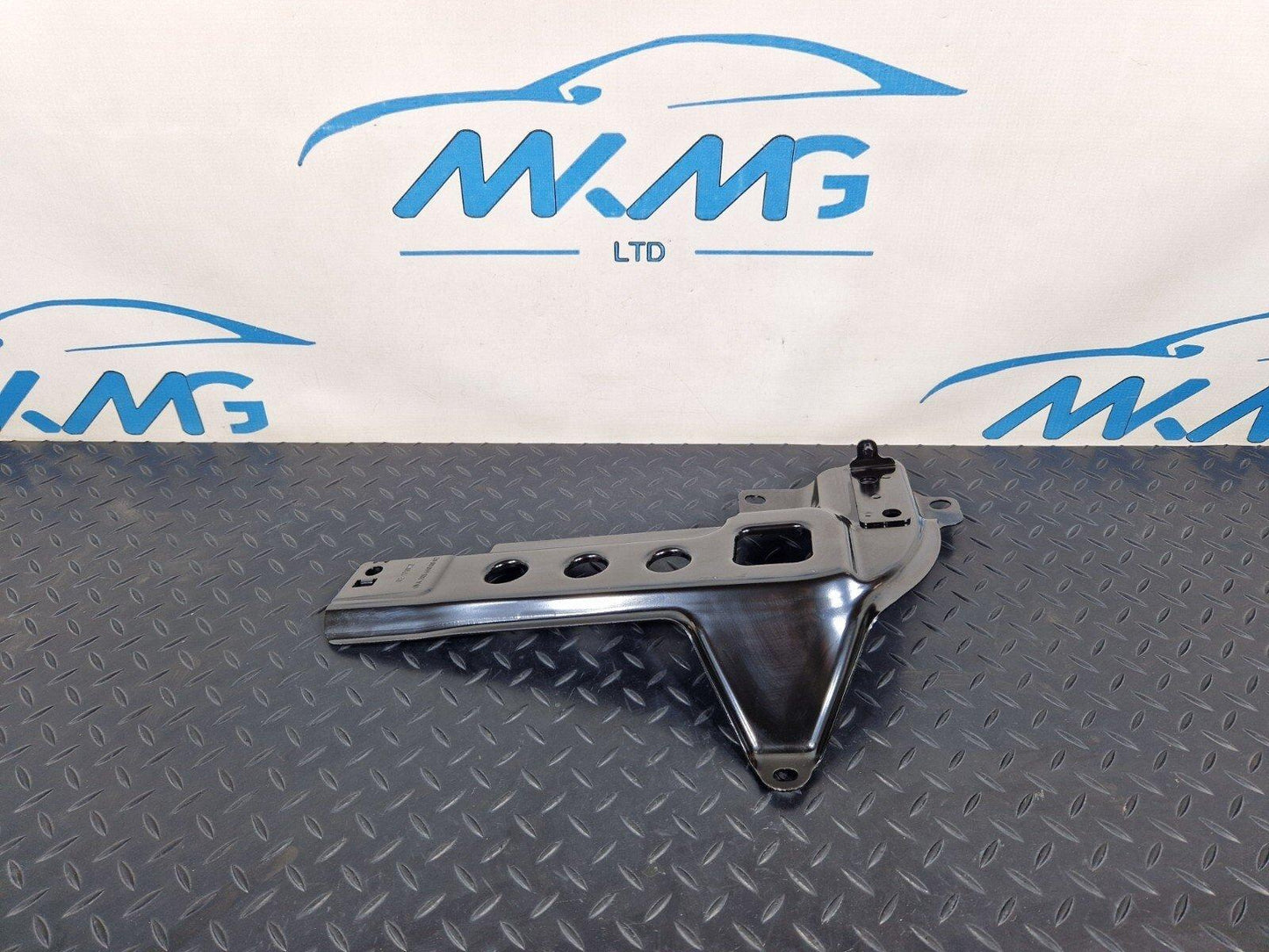 14-21 MERCEDES BENZ C200 W205 BOOT TRUNK FLOOR RIGHT SUPPORT BRACKET A2056100002