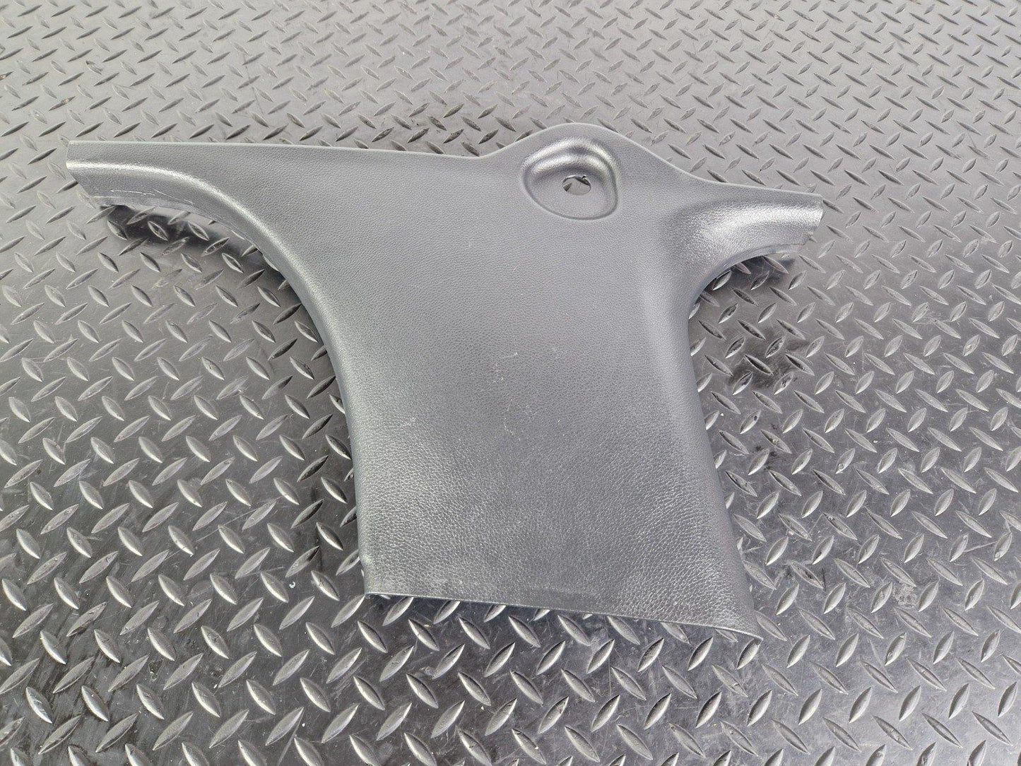 12-18 MERCEDES BENZ W176 PASSENGER SIDE LOWER B-PILLAR COVER TRIM A1766920100