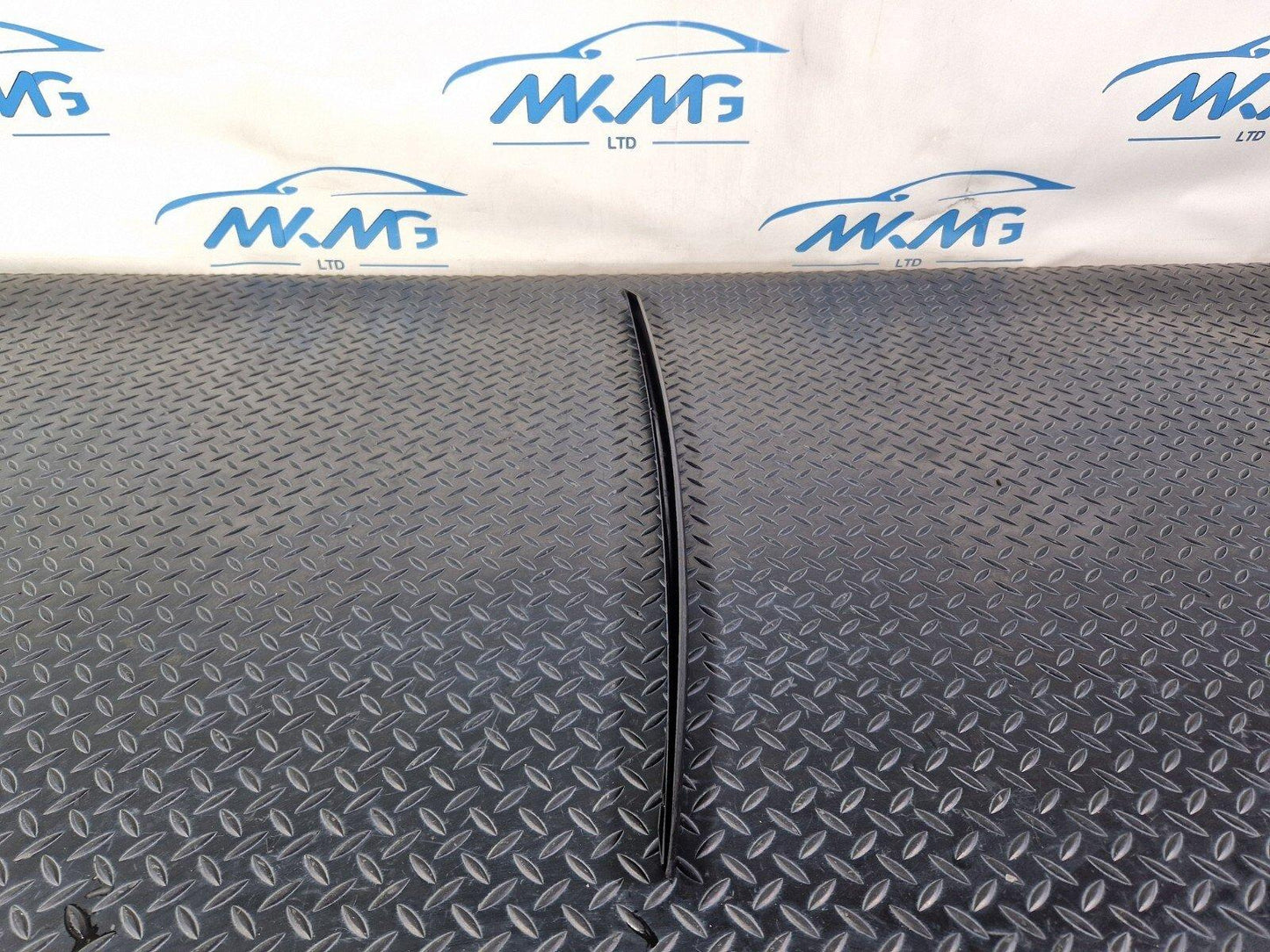 16-19 AUDI A4 B9 FRONT WINDSCREEN O/S WEATHERSTRIP MOULDING STRIP 8W0854328C