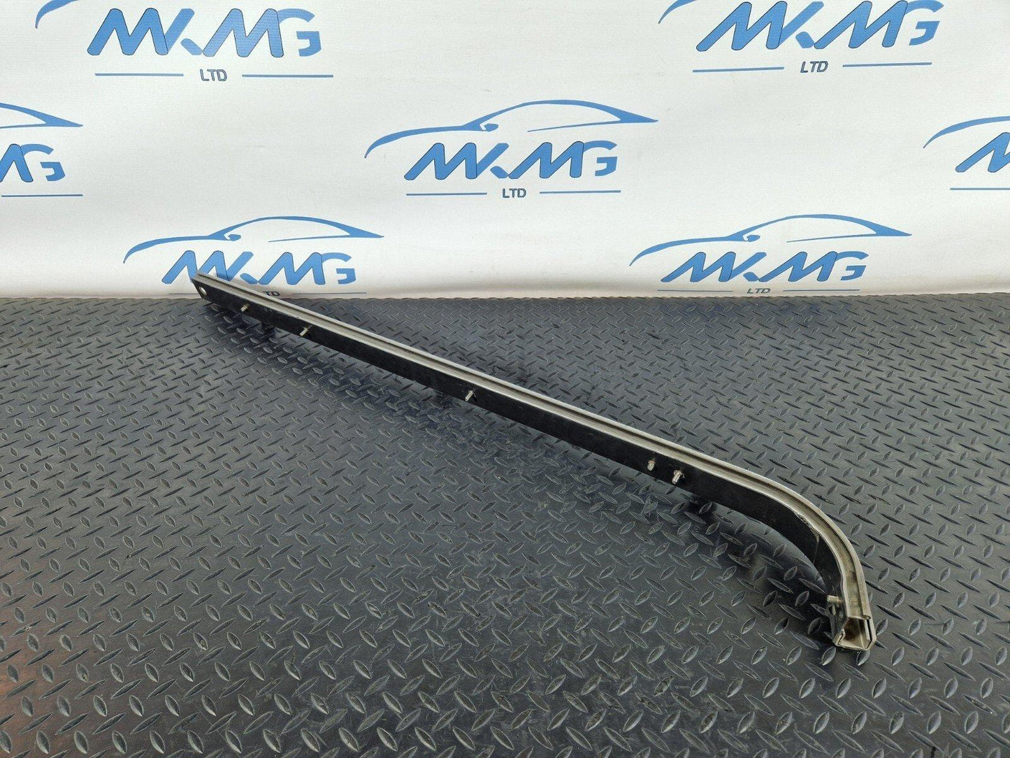 14-23 MERCEDES BENZ VITO W447 MIDDLE RIGHT SLIDING DOOR RUNNER GUIDE A4477662200