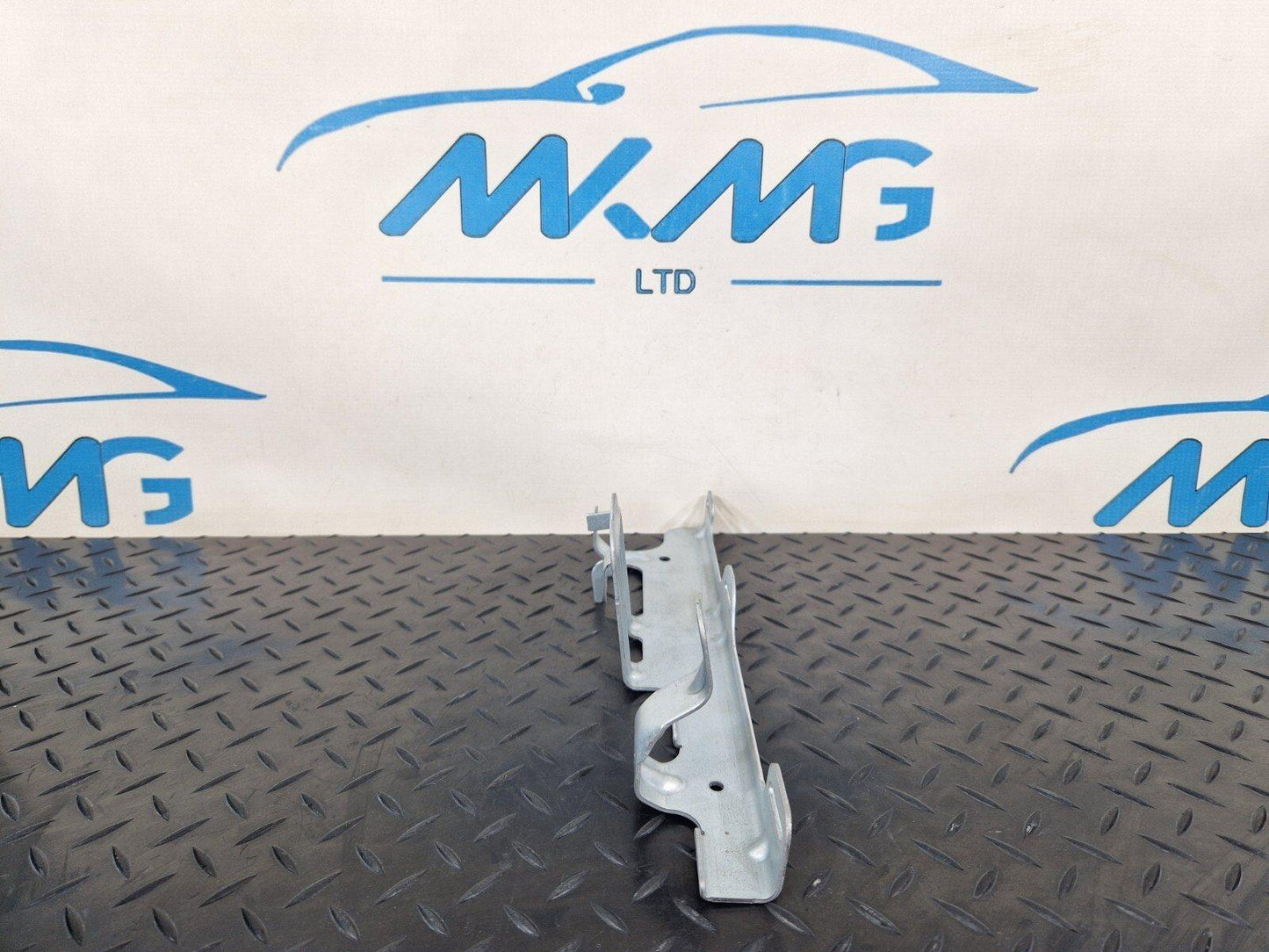 14-21 MERCEDES BENZ C220 W205 GENUINE RIGHT SIDE O/S BOOT BRACKET A2056914400