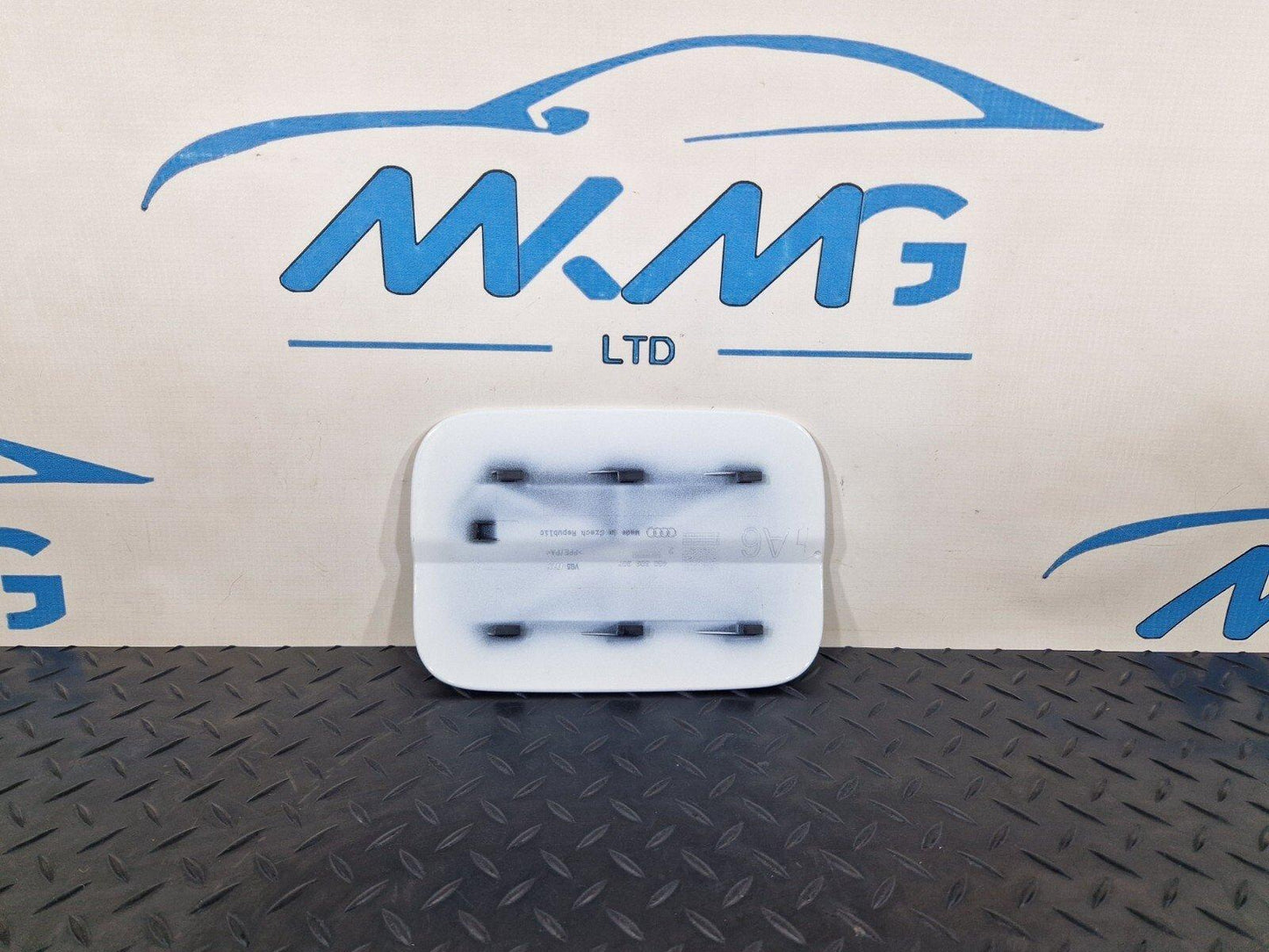 12-18 AUDI A6 C7 FUEL FILLER FLAP COVER LID IN WHITE LY9C 4G0809907