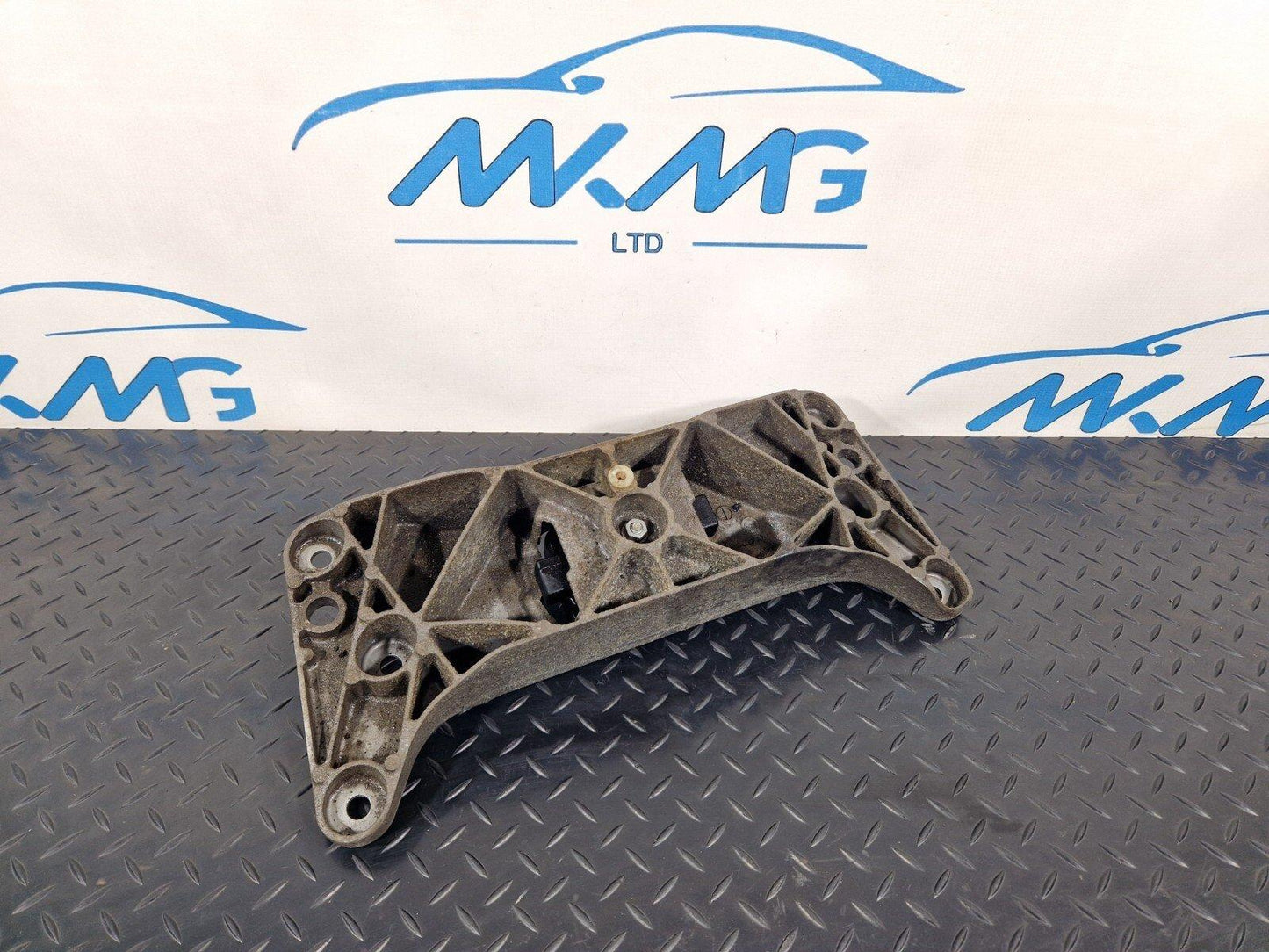 11-18 BMW 6 SERIES F06 GENUINE GEARBOX SUPPORT BRACKET MOUNT 6777613 6770289