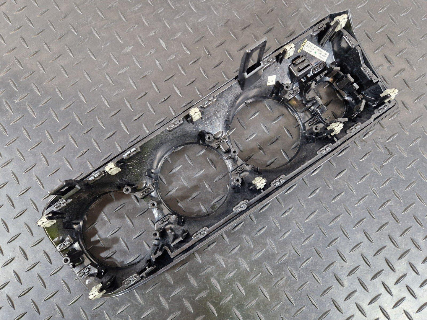18-ON MERCEDES BENZ A CLASS W177 DASHBOARD AIR VENT SURROUND TRIM A1776800001