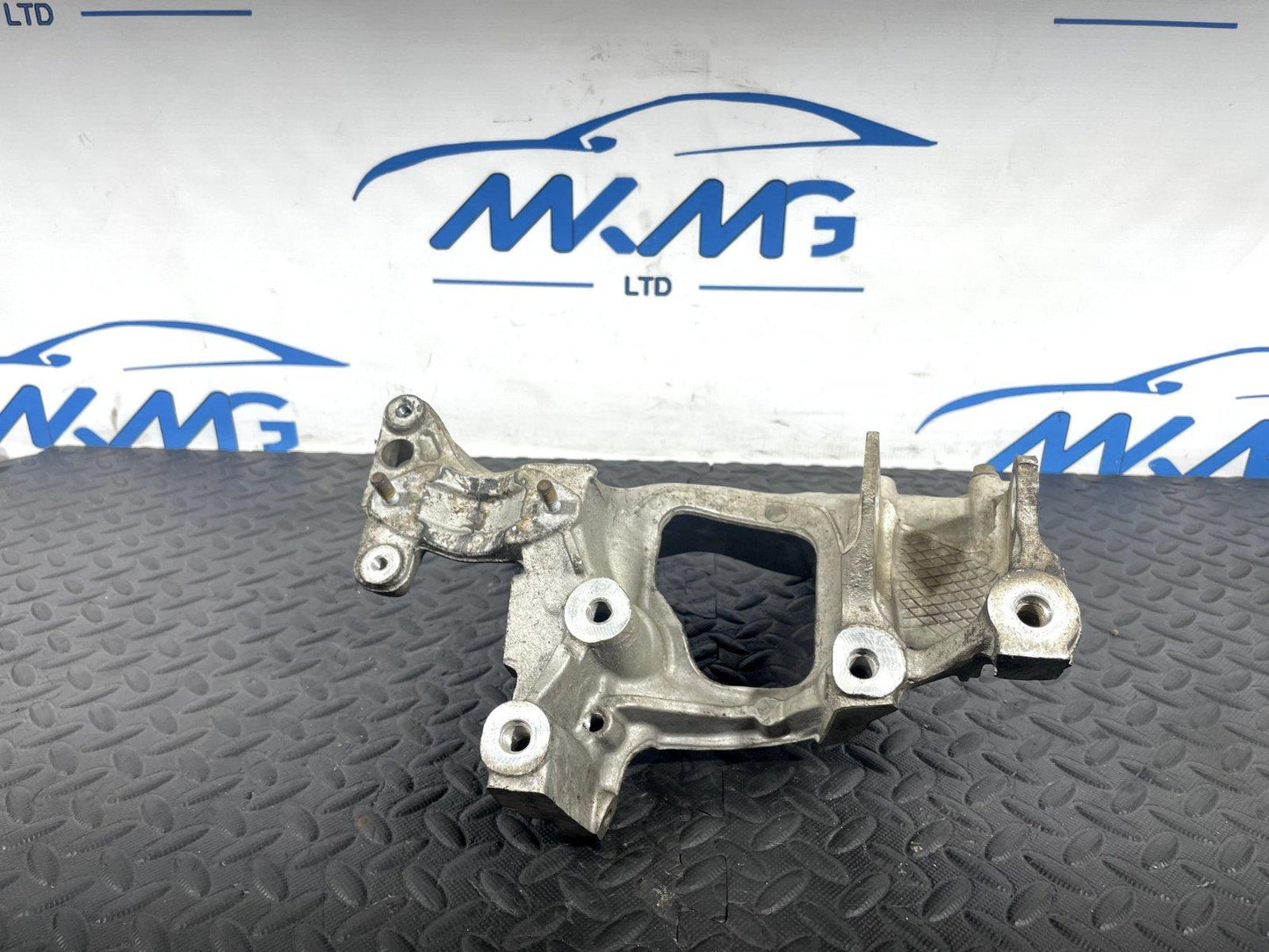 16-19 AUDI A4 B9 AVANT GENUINE FRONT LEFT SIDE SUBFRAME BRACKET 8W0399295