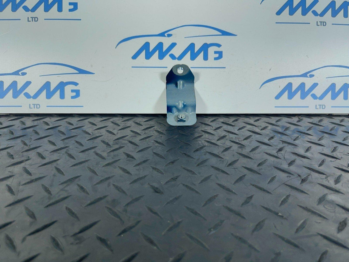 16-23 AUDI A5 F5 SPORTBACK S-LINE  WING FENDER BRACKET FRONT 8W6821471