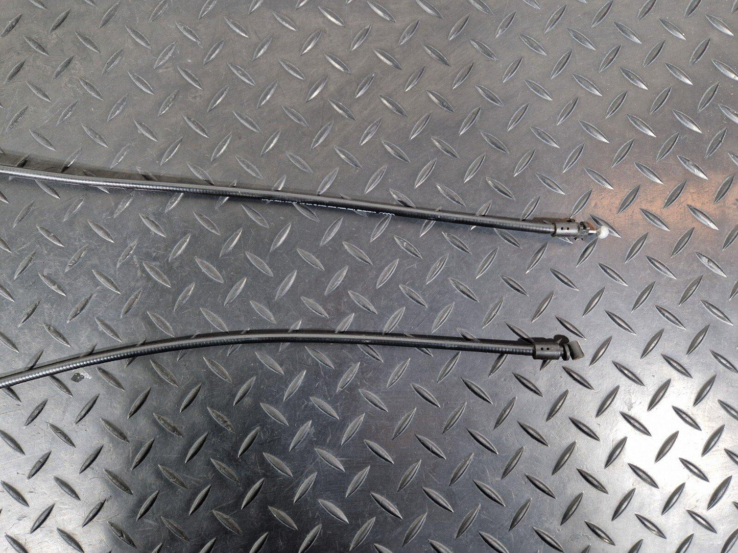 16-19 AUDI A4 B9 GENUINE OEM FRONT BONNET HOOD RELEASE BOWDEN CABLE 8W0823529E