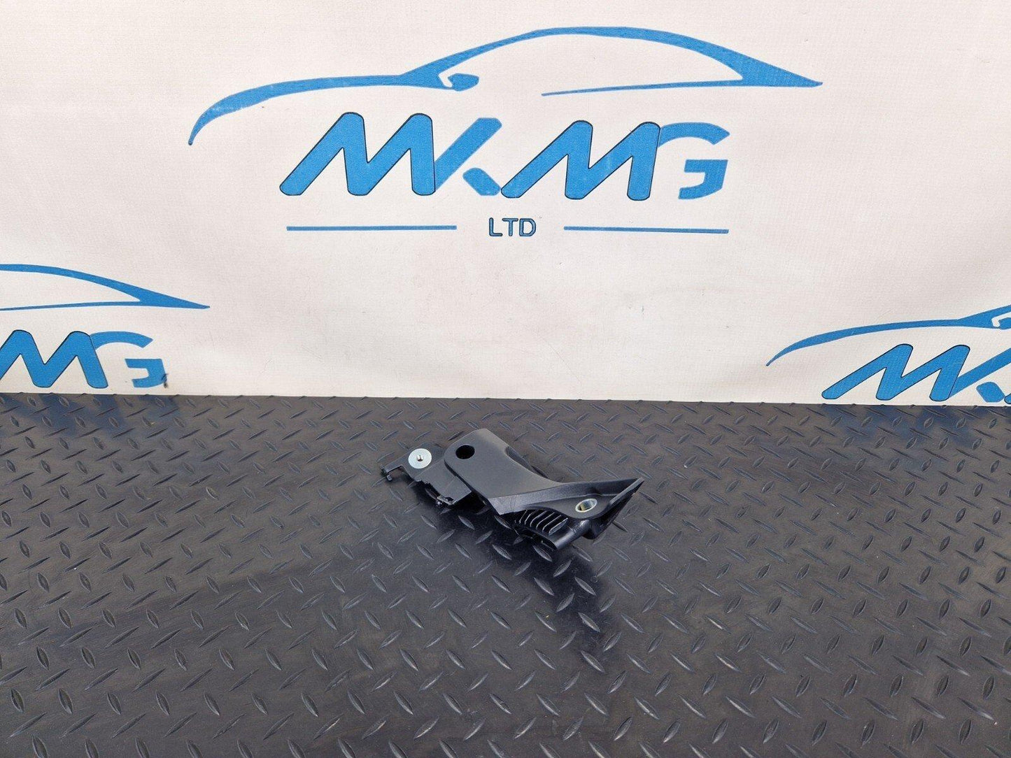 12-17 AUDI S5 CONVERTIBLE REAR RIGHT BELT GUIDE TRIM COVER BRACKET 8F0857828