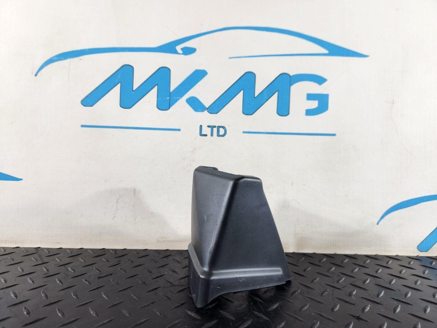 16-20 AUDI Q7 4M GENUINE REAR SEAT FRONT OUTER TRIM 4M0883688
