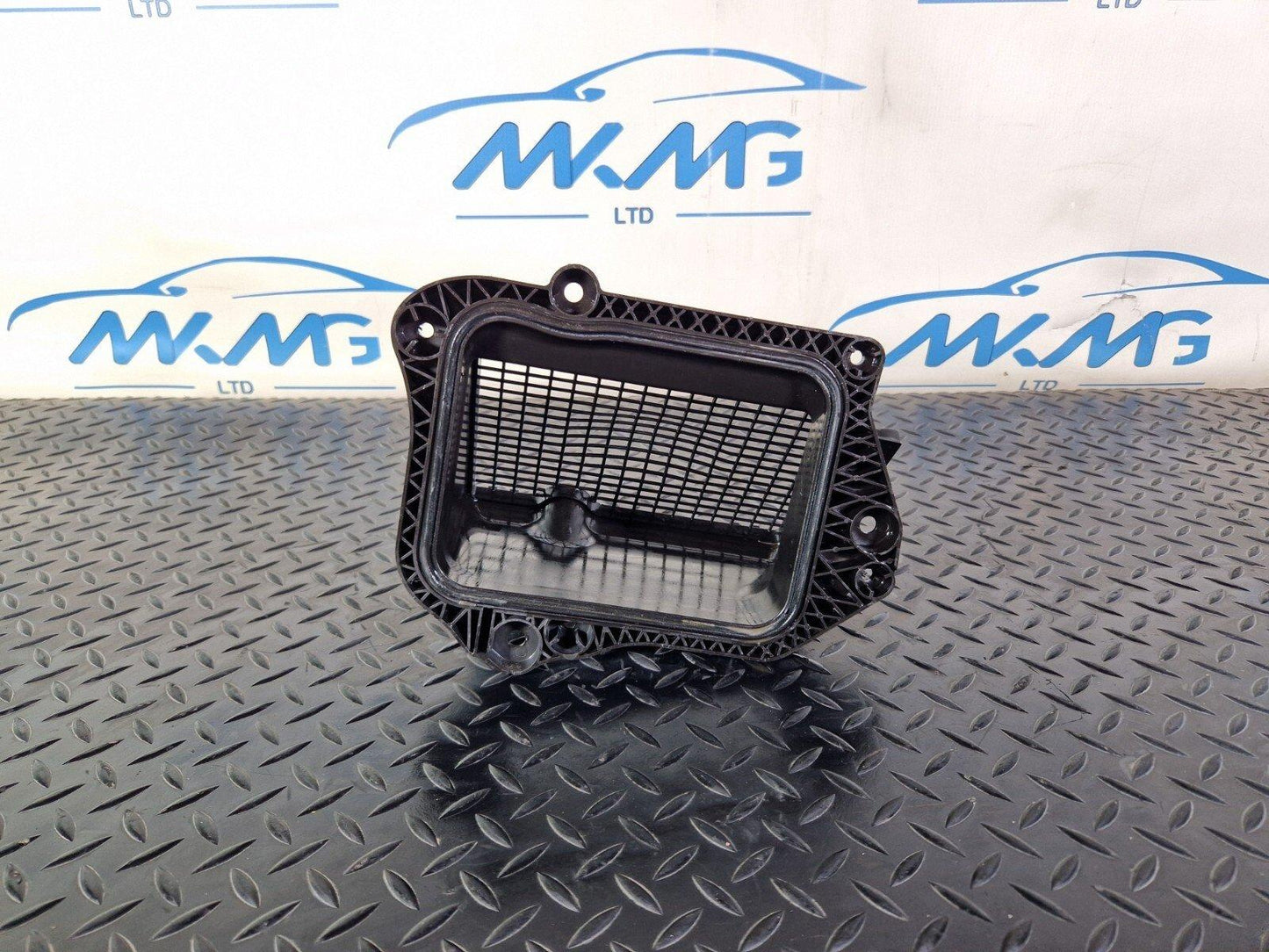 16-19 AUDI A4 B9 S-LINE GENUINE FRONT AIR INTAKE DUCT VENT 8W2819904A