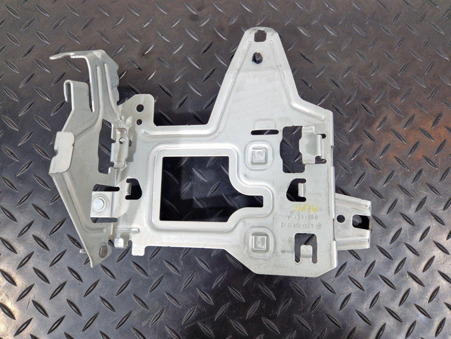 14-21 MERCEDES BENZ C220d W205 FUSE BOX RELAY HOLDER BRACKET A2055451740