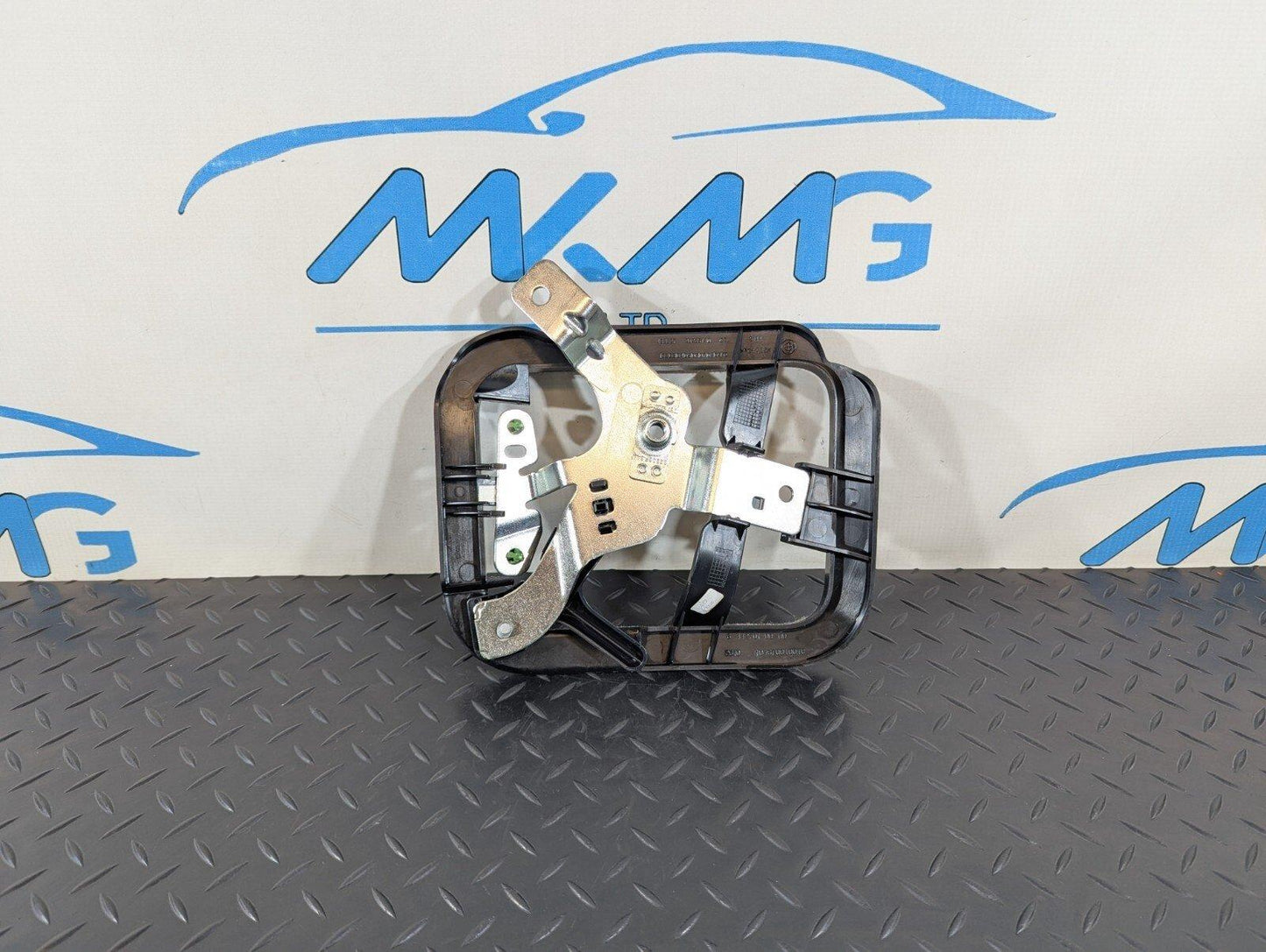16-22 BMW X1 F48 GENUINE OEM MIDDLE SECTION SEAT BELT BRACKET MOUNT 6442701