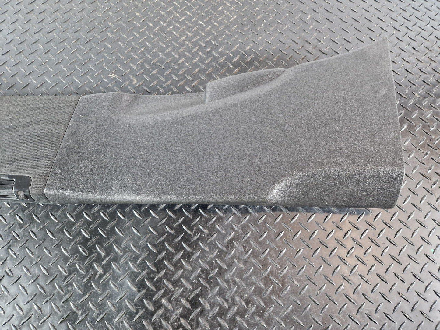 10-15 AUDI Q7 4L GENUINE B PILLAR TRIM PASSENGER LEFT NEAR SIDE 4L0819723