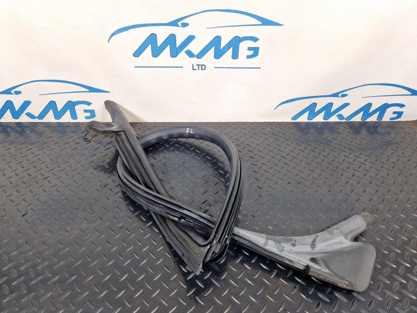 10-18 AUDI A7 4G S-LINE SEAL DOOR FRONT LEFT GASKET STRIP SEALING 4G8845353H