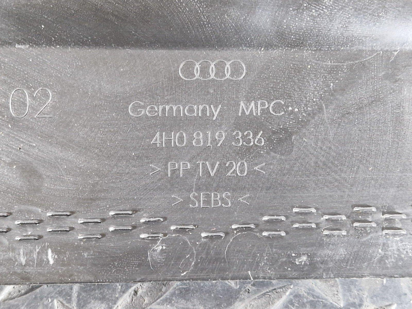10-17 AUDI A8 4H FRONT TOP WING COVER TRIM DRIVER SIDE 4H0819336