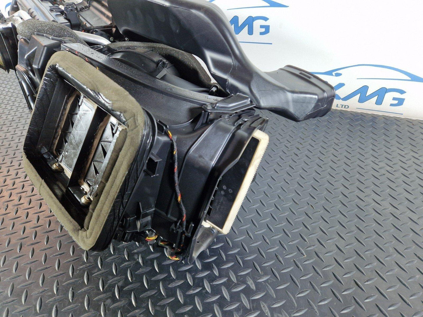 16-19 AUDI A4 AVANT B9 S-LINE GENUINE HEATER MATRIX COMPLETE BOX 8W2816005L
