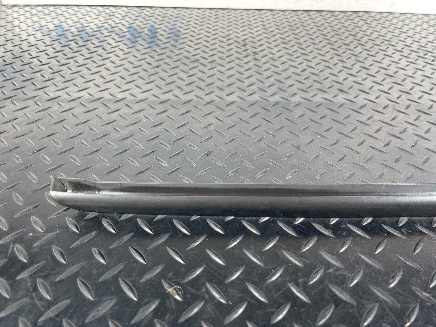 16-23 AUDI A5 SPORTBACK FRONT WINDSHIELD LEFT WATER DEFLECTOR STRIP 8W6854327B