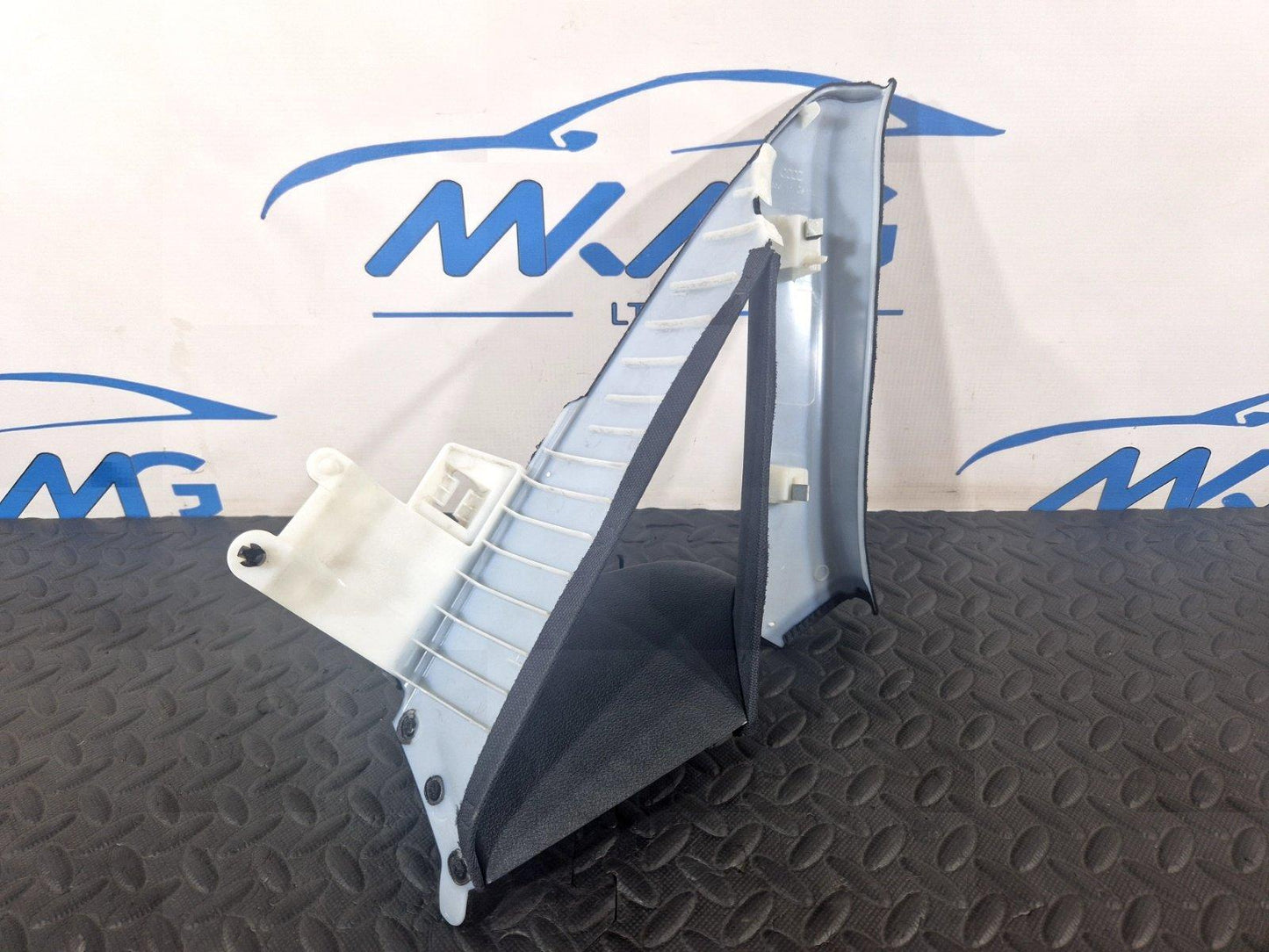 16-19 AUDI A4 B9 REAR RIGHT DRIVER SIDE COMPLETE C-PILLAR TRIM 8W5867288B