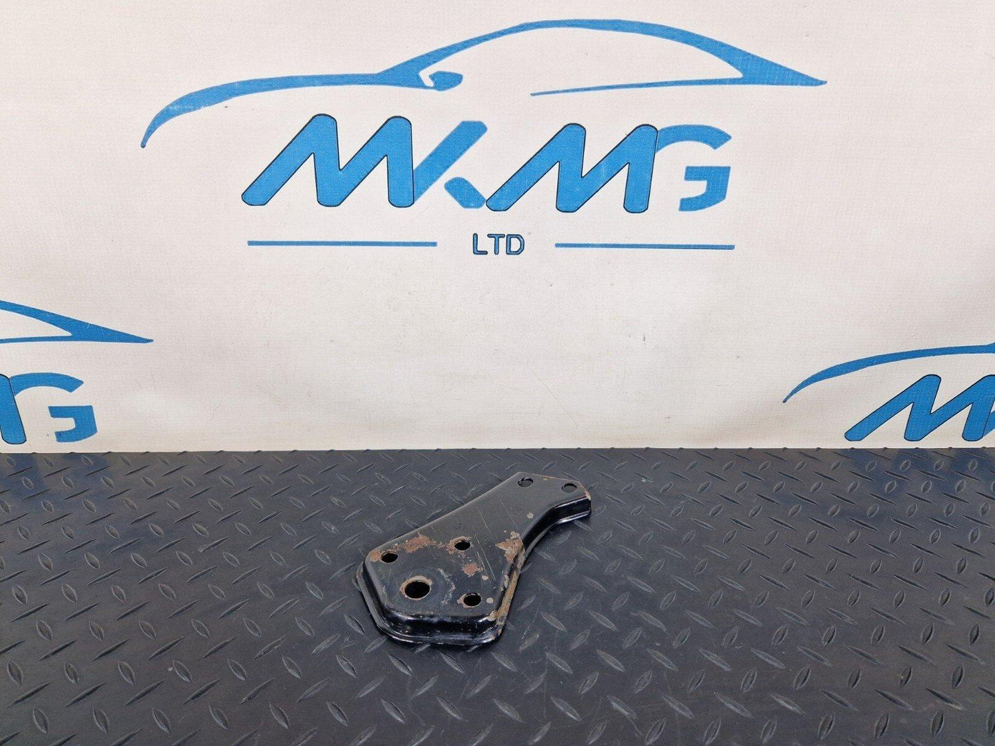 14-21 MERCEDES BENZ C200d W205 REAR AXLE SUBFRAME RIGHT STOP PLATE A2053520800